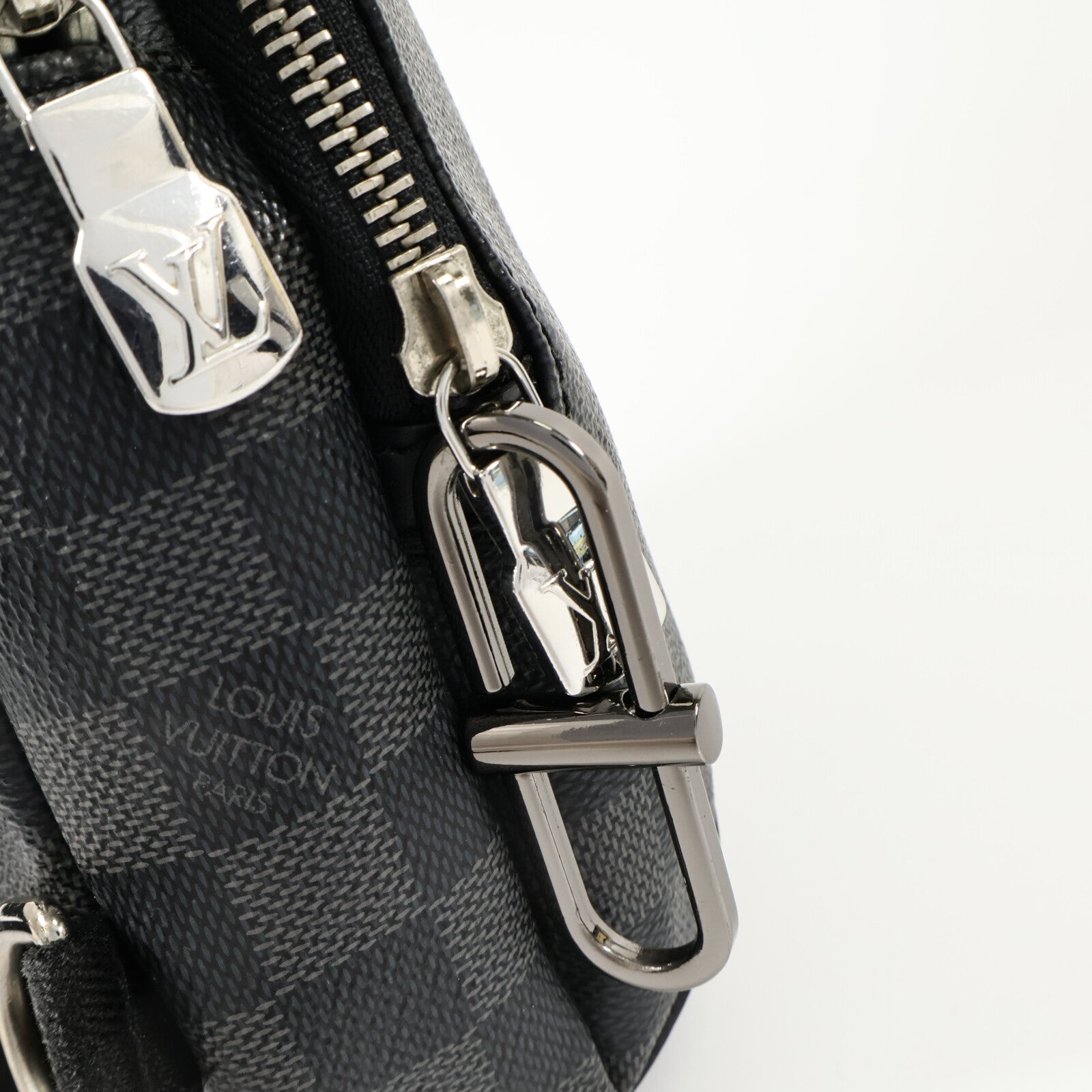 LOUIS VUITTON Damier Graphite Avenue Sling銀扣肩背袋