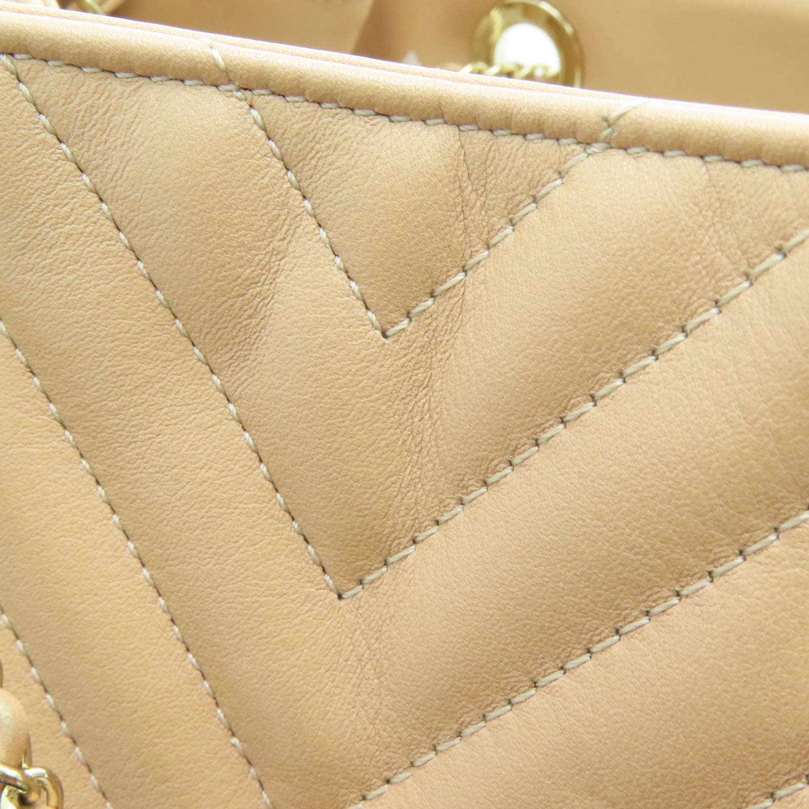 CHANEL 牛皮皮革Chain Shoulder金扣肩背袋杏色