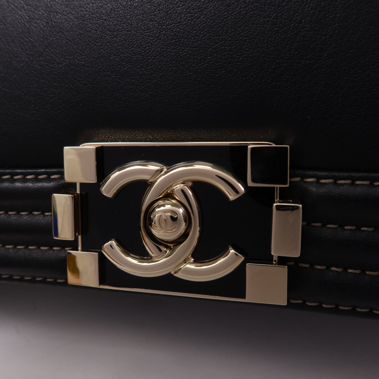 CHANEL 牛皮皮革Boy 25金扣鏈帶肩背袋