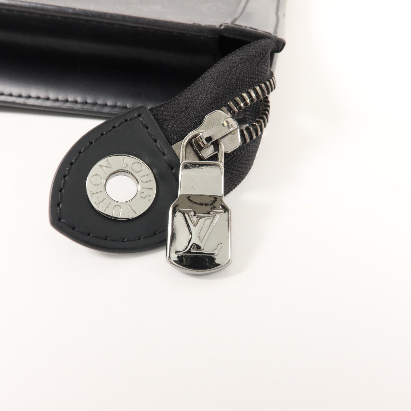 LOUIS VUITTON Monogram Eclipse Pochette Voyage MM銀扣手拿包