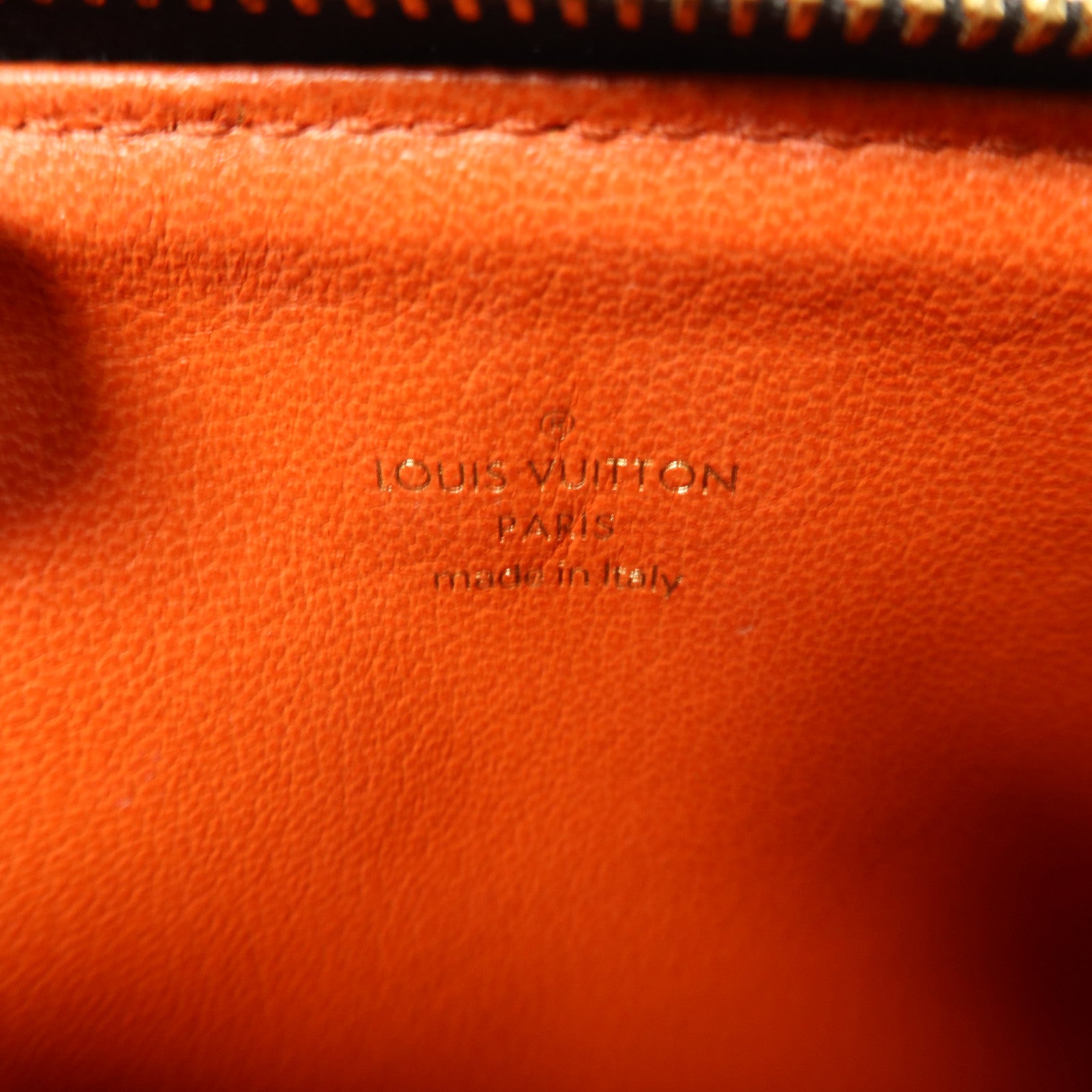 LOUIS VUITTON Monogram Embossed Coussin BB金扣鏈帶手挽肩背兩用袋