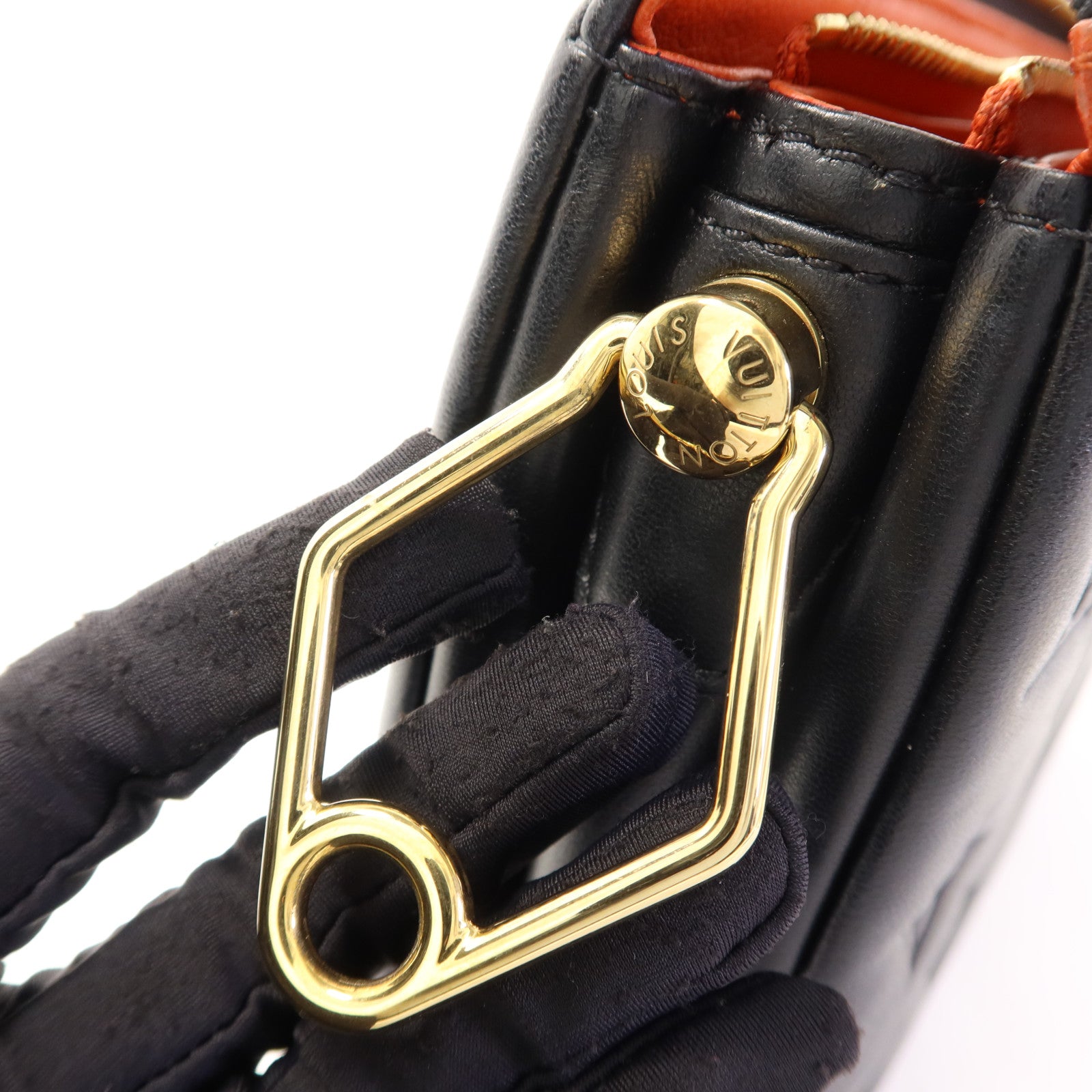 LOUIS VUITTON Monogram Embossed Coussin BB金扣鏈帶手挽肩背兩用袋