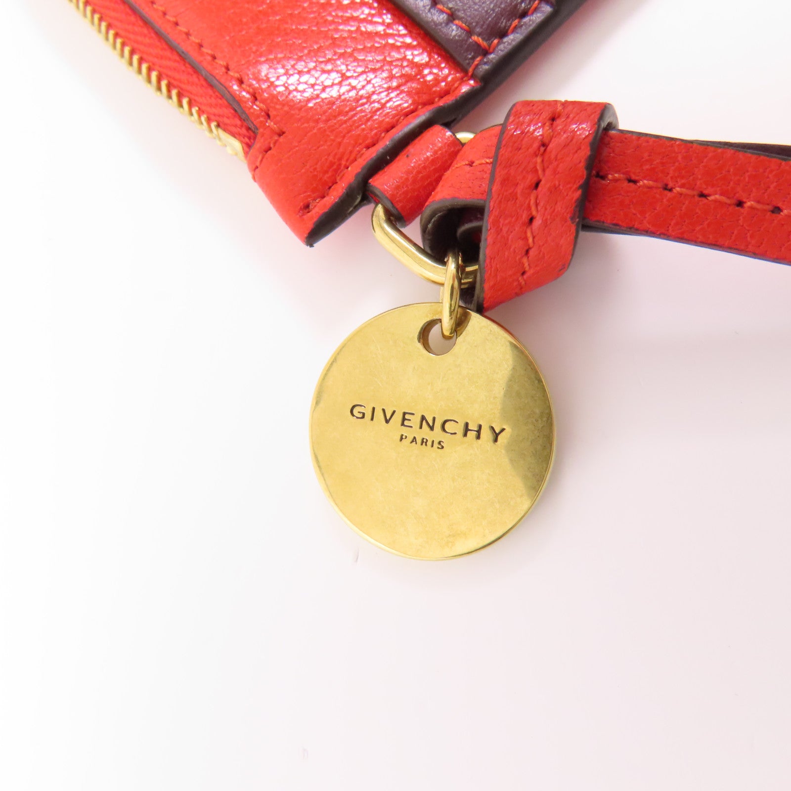 GIVENCHY 牛皮皮革Pouch金扣手拿包