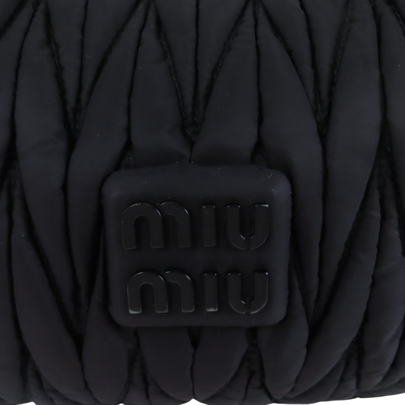 Miu Miu 尼龍Wander Matelasse金扣肩背袋