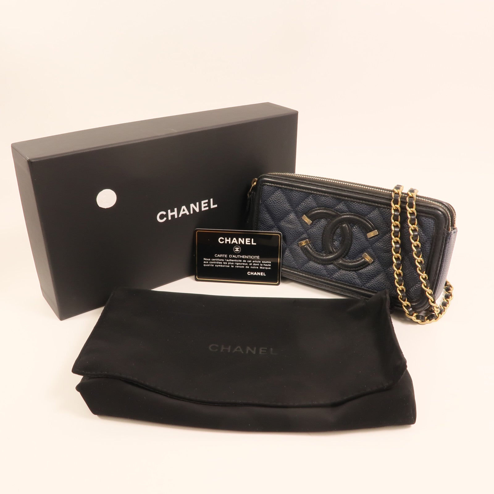CHANEL 牛皮皮革Filigree Zipper Chain Bag金扣鏈帶肩背袋