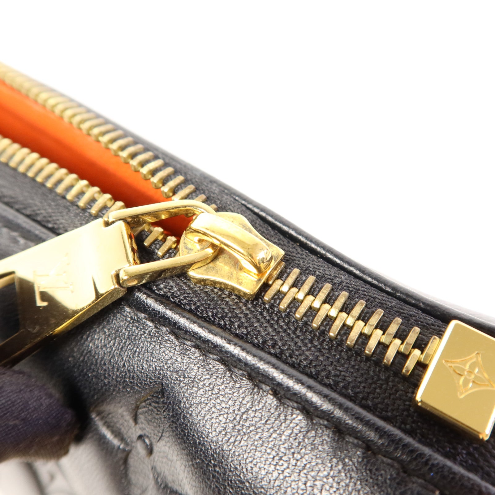 LOUIS VUITTON Monogram Embossed Coussin BB金扣鏈帶手挽肩背兩用袋