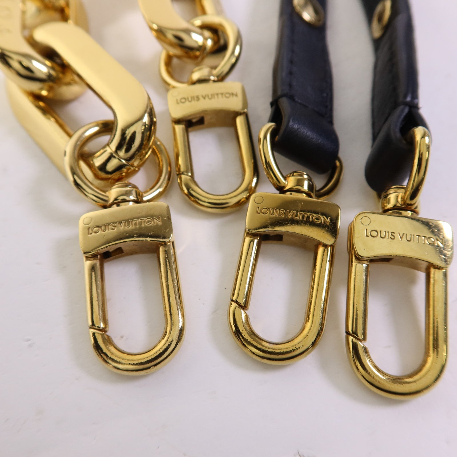 LOUIS VUITTON Monogram Embossed Coussin BB金扣鏈帶手挽肩背兩用袋