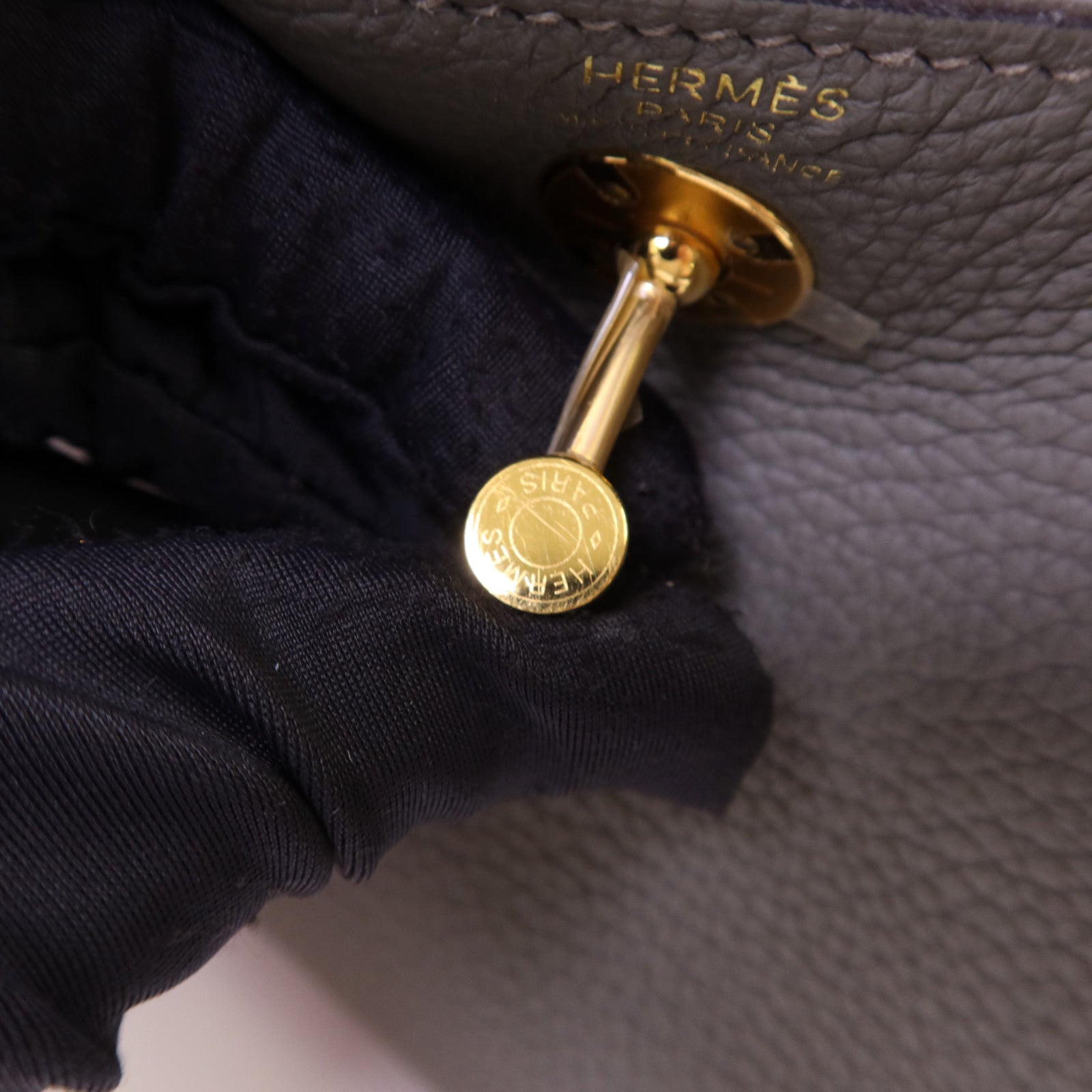 HERMES Clemence皮革Mini Lindy金扣手挽肩背兩用袋Gris Meyer