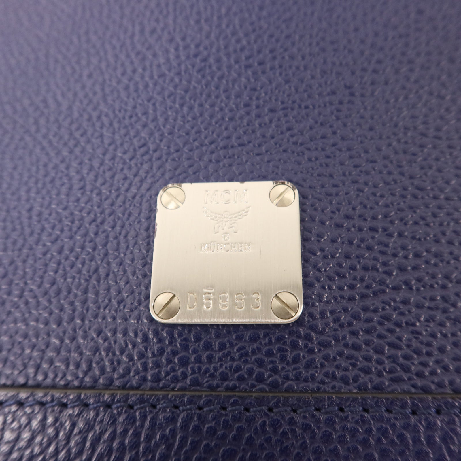 MCM 【激減優惠】牛皮皮革Pouch銀扣手拿包