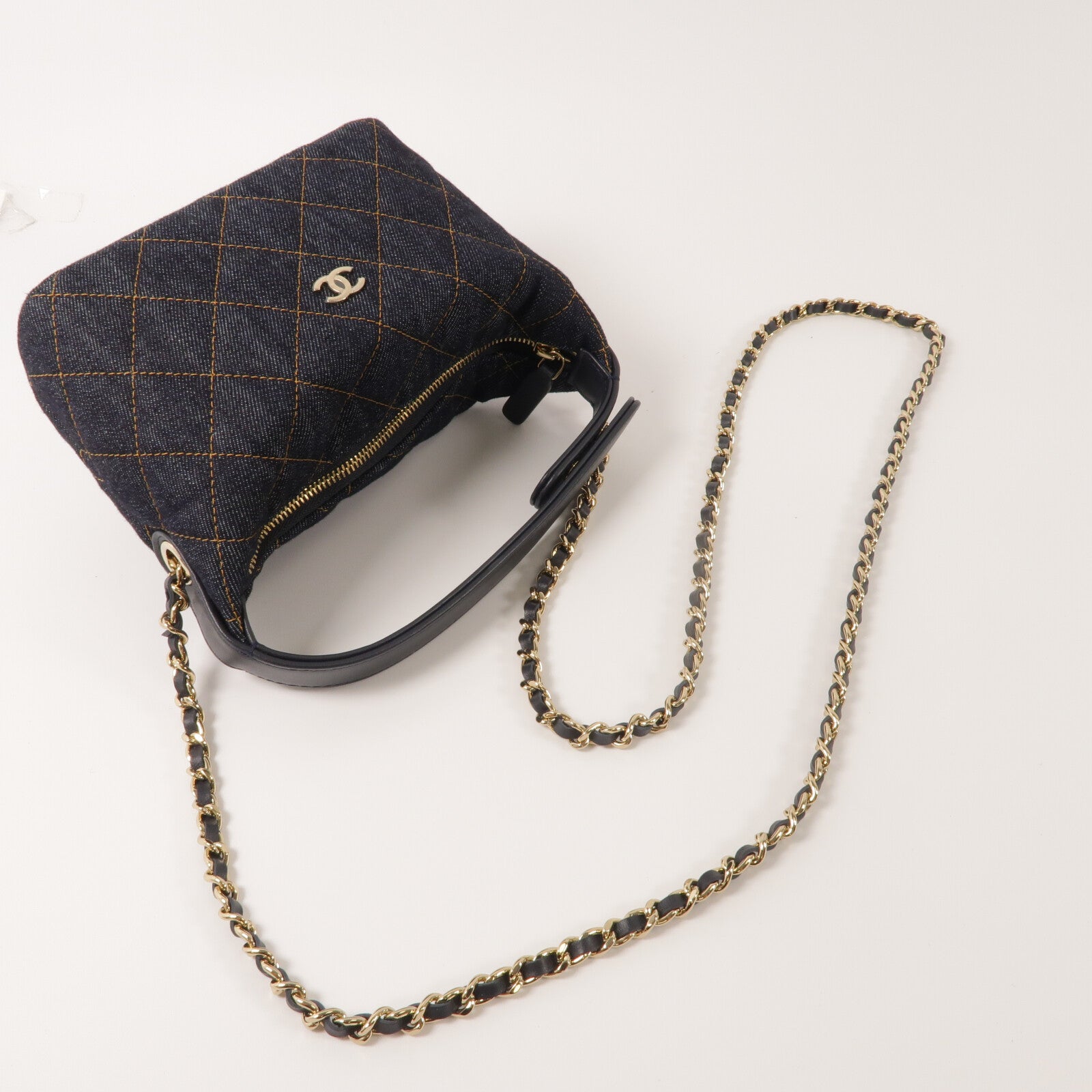 CHANEL 牛仔布Classic Clutch With Chain鏈帶手挽肩背兩用袋