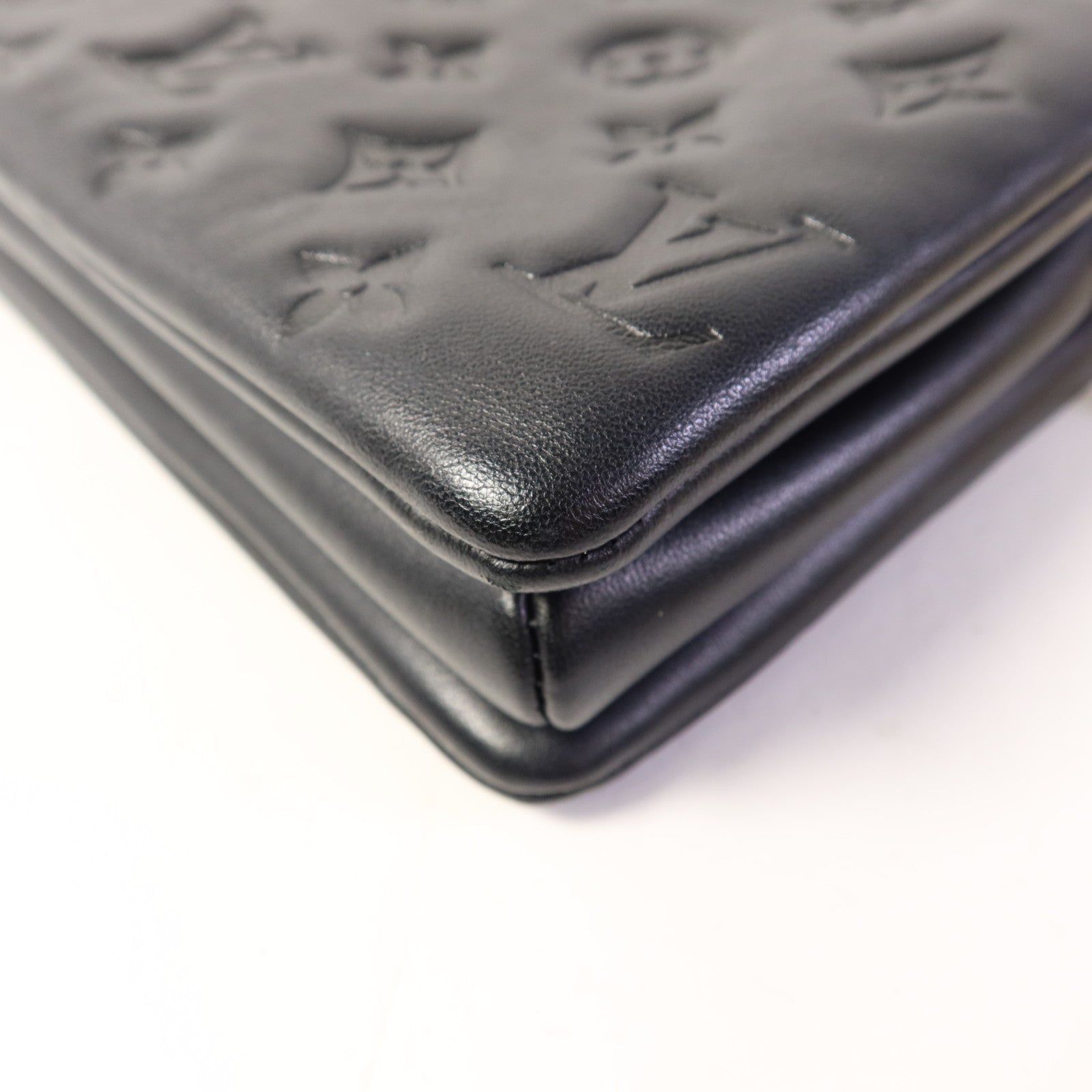 LOUIS VUITTON Monogram Embossed Coussin BB金扣鏈帶手挽肩背兩用袋