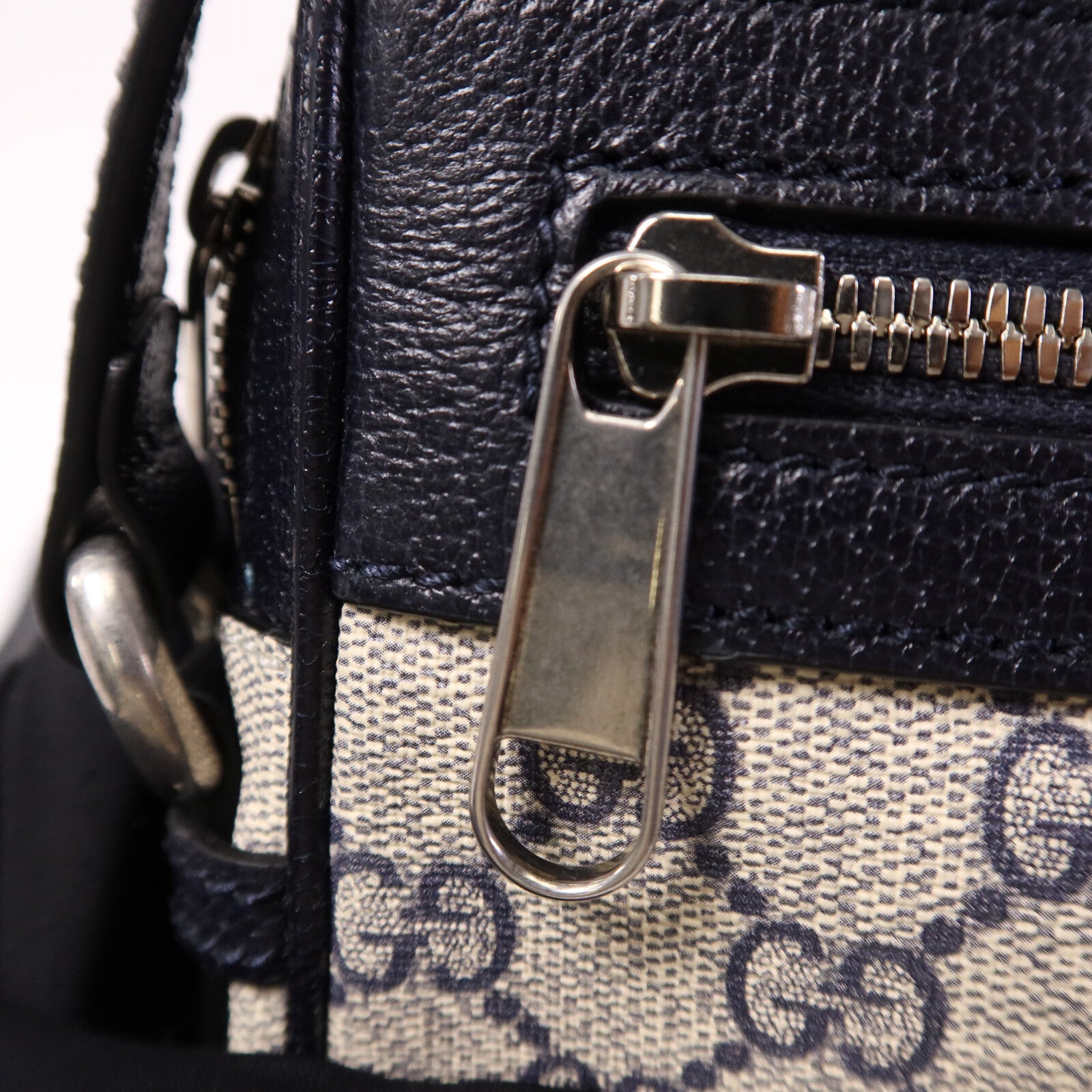 GUCCI 塗層帆布Ophidia Messenger GG Supreme銀扣肩背袋