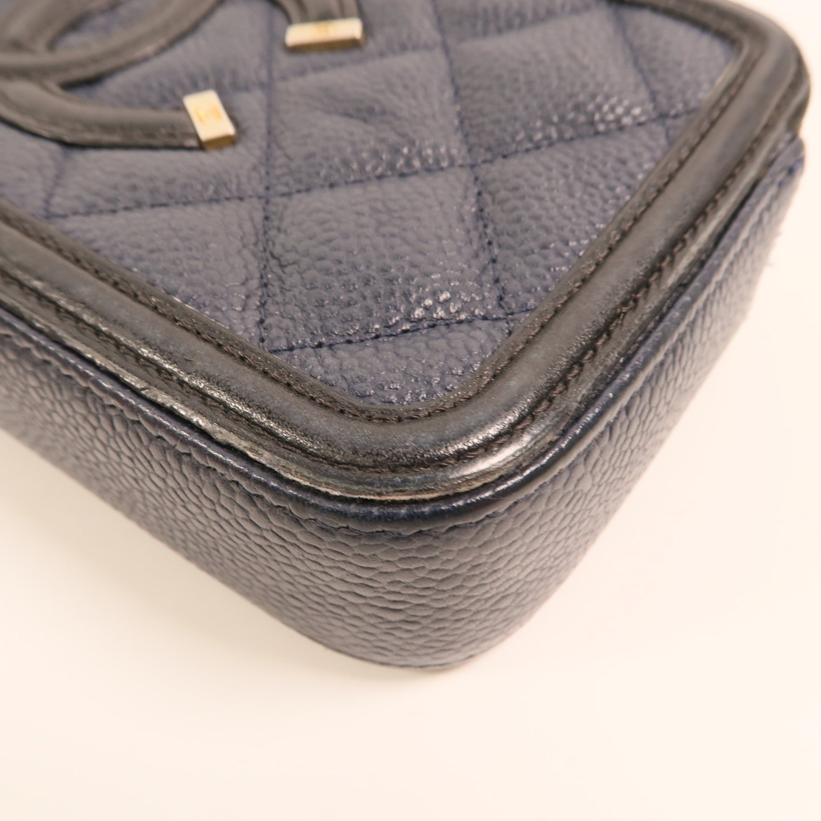 CHANEL 牛皮皮革Filigree Zipper Chain Bag金扣鏈帶肩背袋