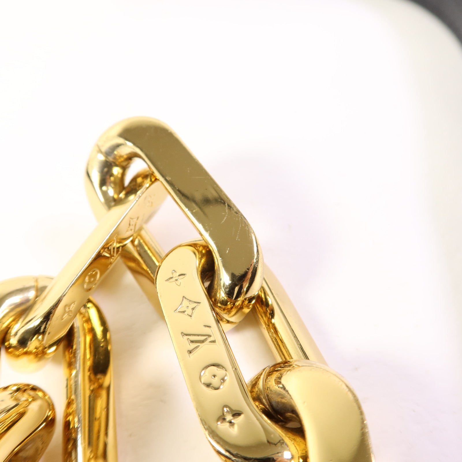 LOUIS VUITTON Monogram Embossed Coussin BB金扣鏈帶手挽肩背兩用袋