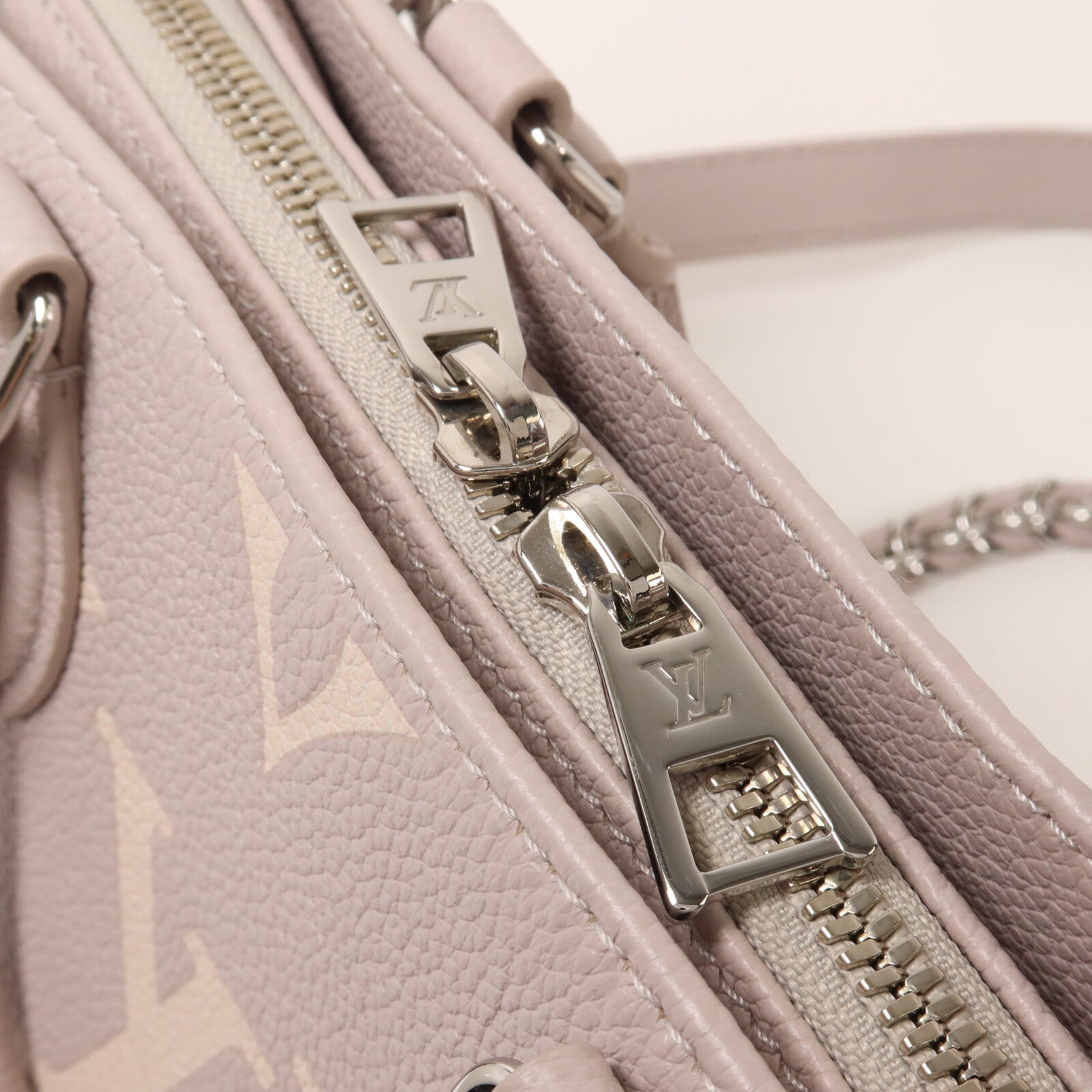 LOUIS VUITTON Monogram Empreinte On The Go East West鏈帶手挽肩背兩用袋