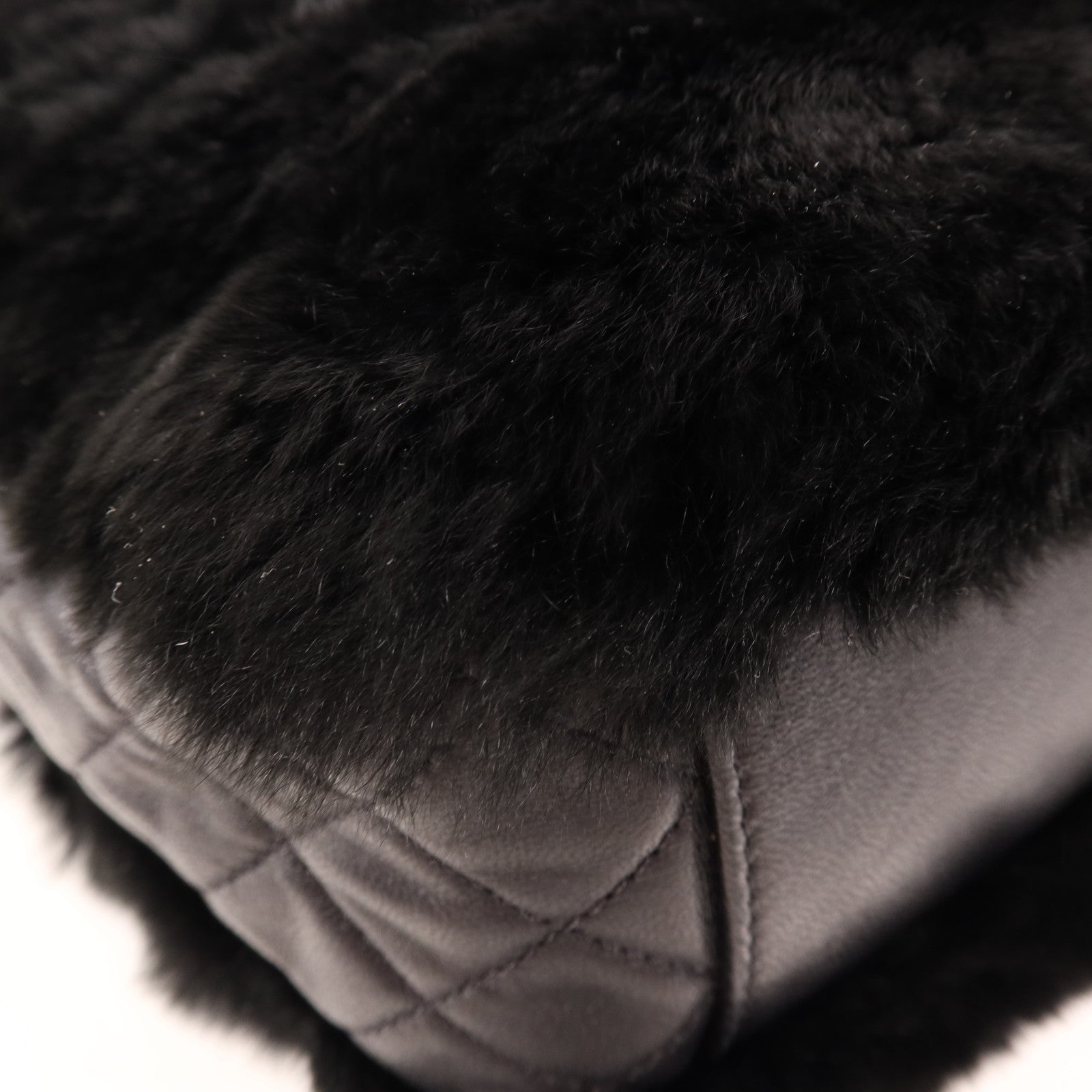 CHANEL 兔毛Chain Shoulder銀扣鏈帶肩背袋