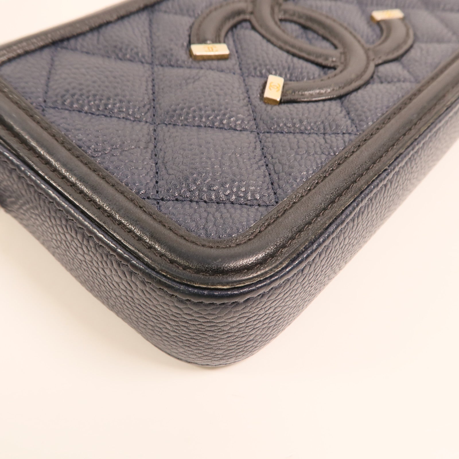 CHANEL 牛皮皮革Filigree Zipper Chain Bag金扣鏈帶肩背袋