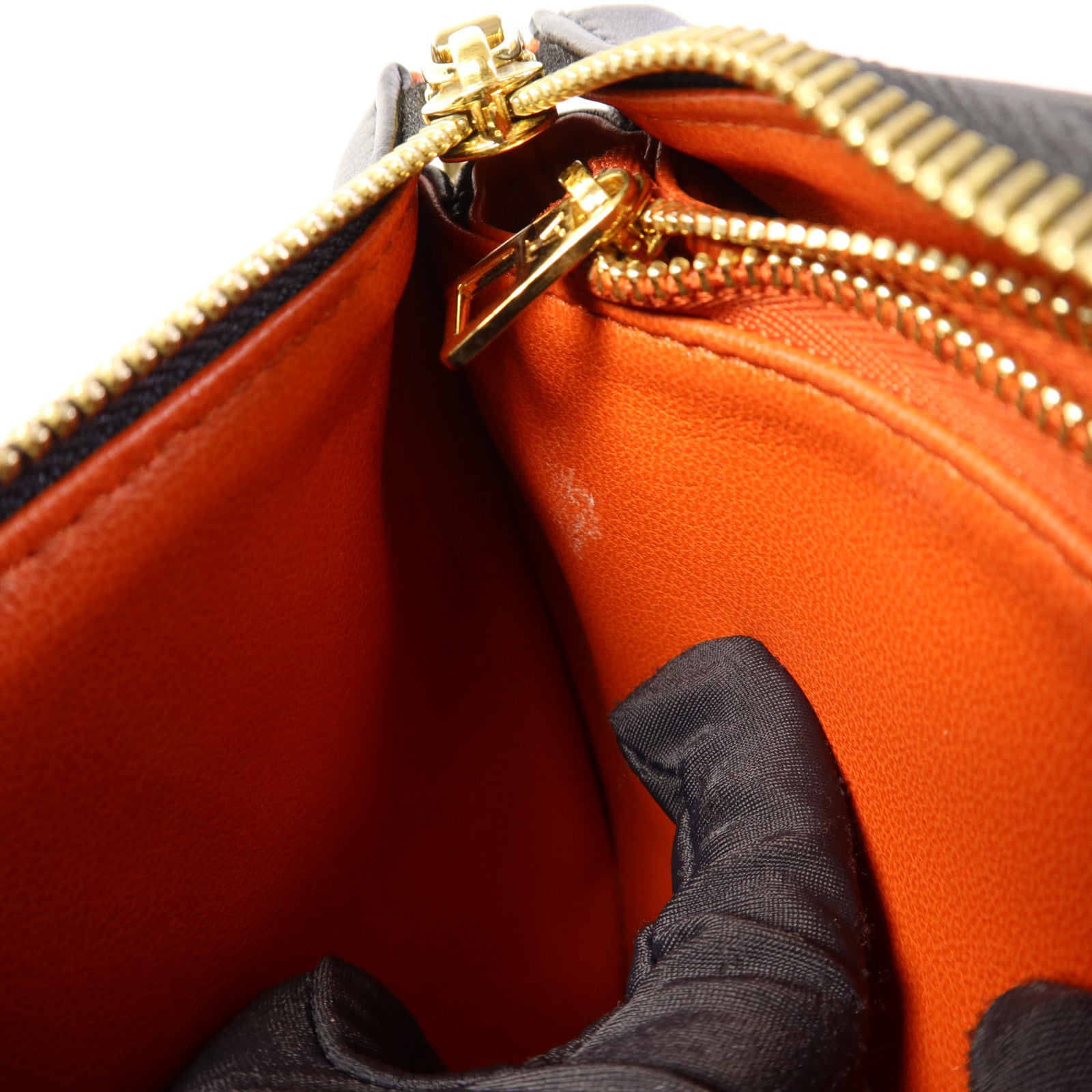 LOUIS VUITTON Monogram Embossed Coussin BB金扣鏈帶手挽肩背兩用袋