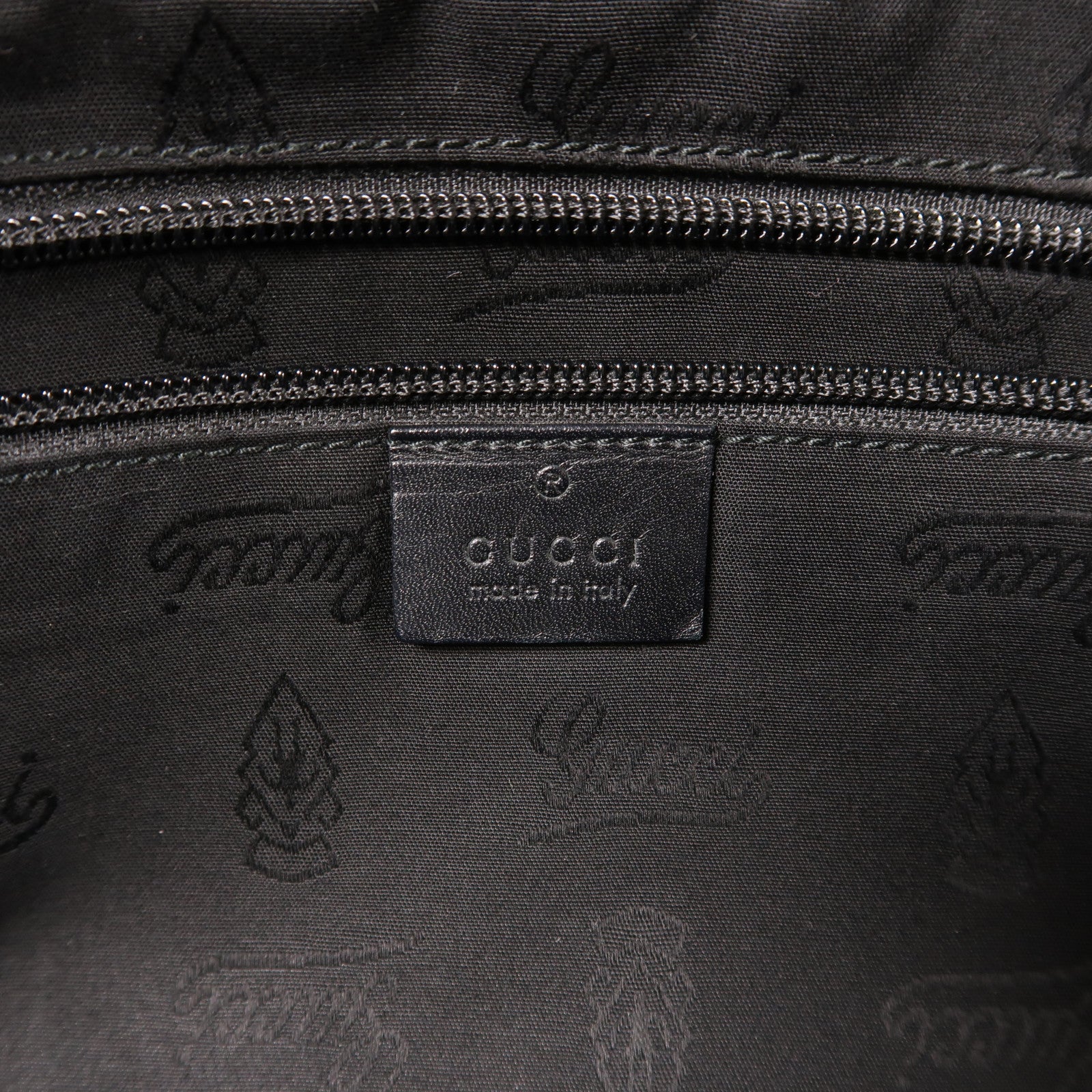 GUCCI 塗層帆布GG Implementation銀扣肩背袋