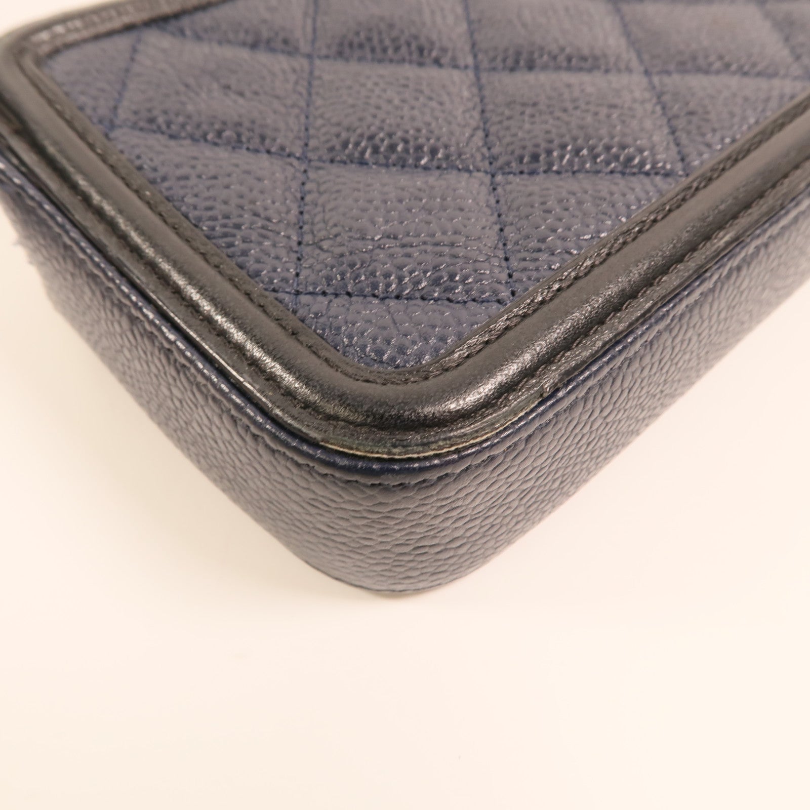CHANEL 牛皮皮革Filigree Zipper Chain Bag金扣鏈帶肩背袋