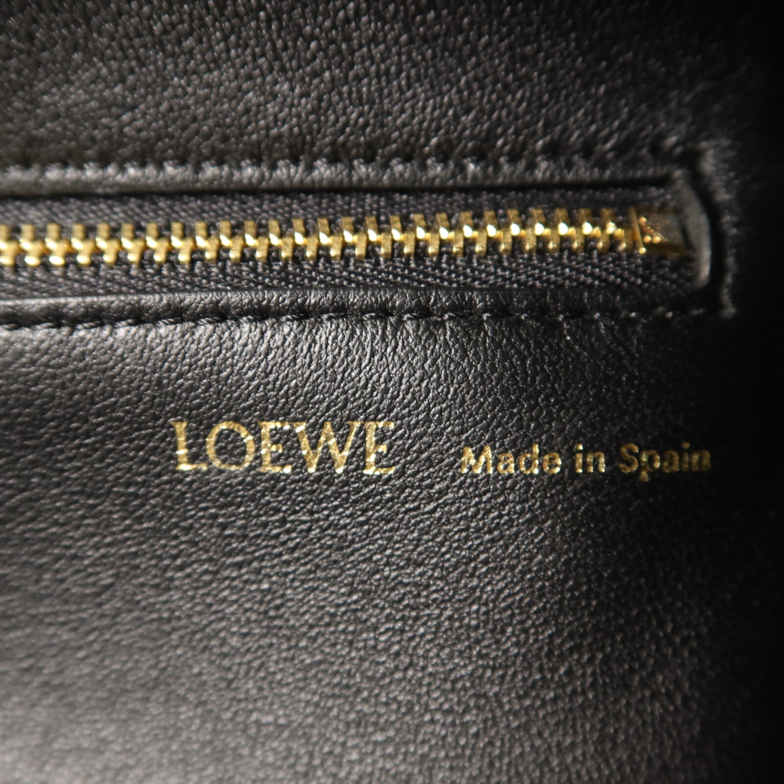 LOEWE 羊皮皮革Small Squeeze Bag鏈帶肩背袋