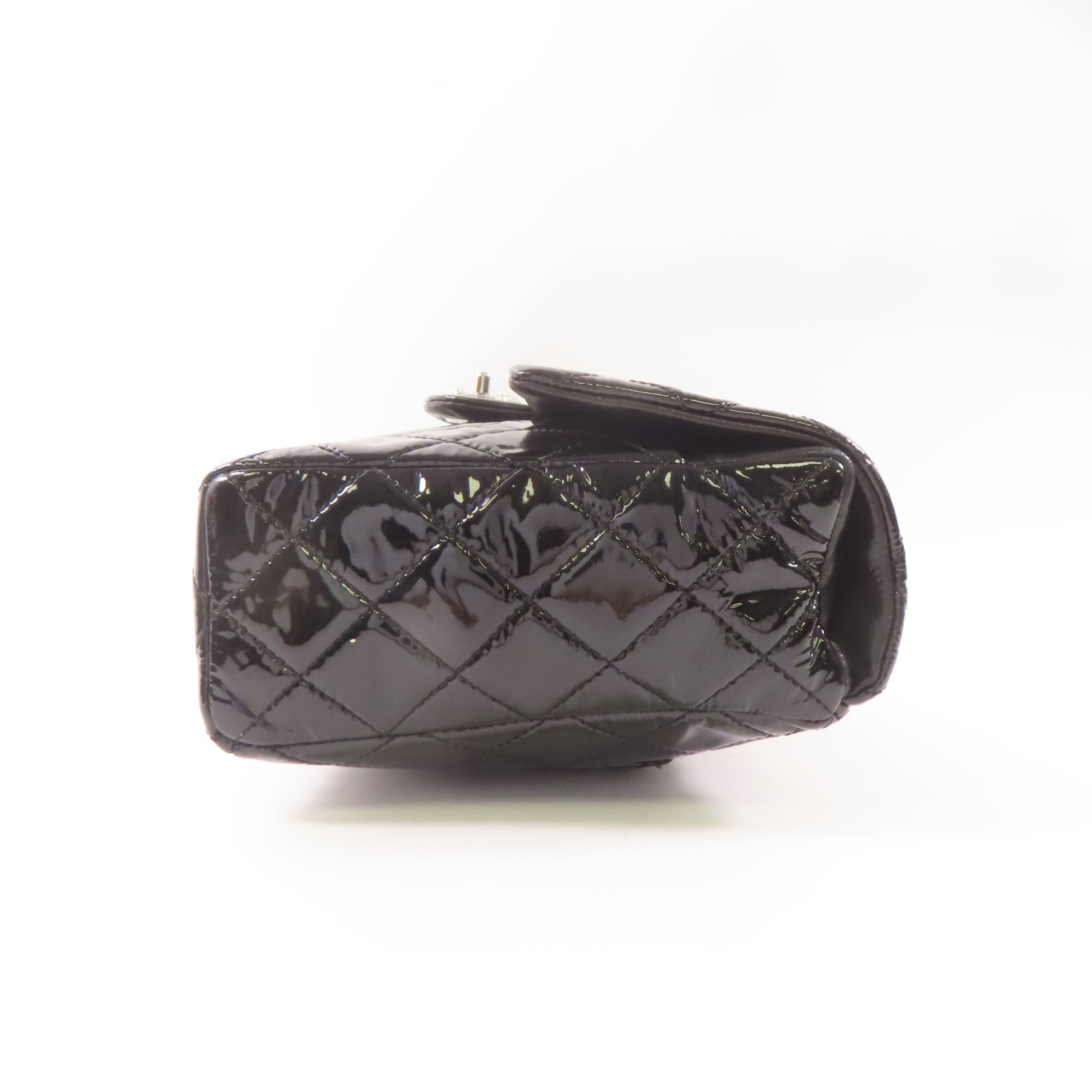CHANEL 漆皮皮革Upside Down銀扣鏈帶肩背袋黑色