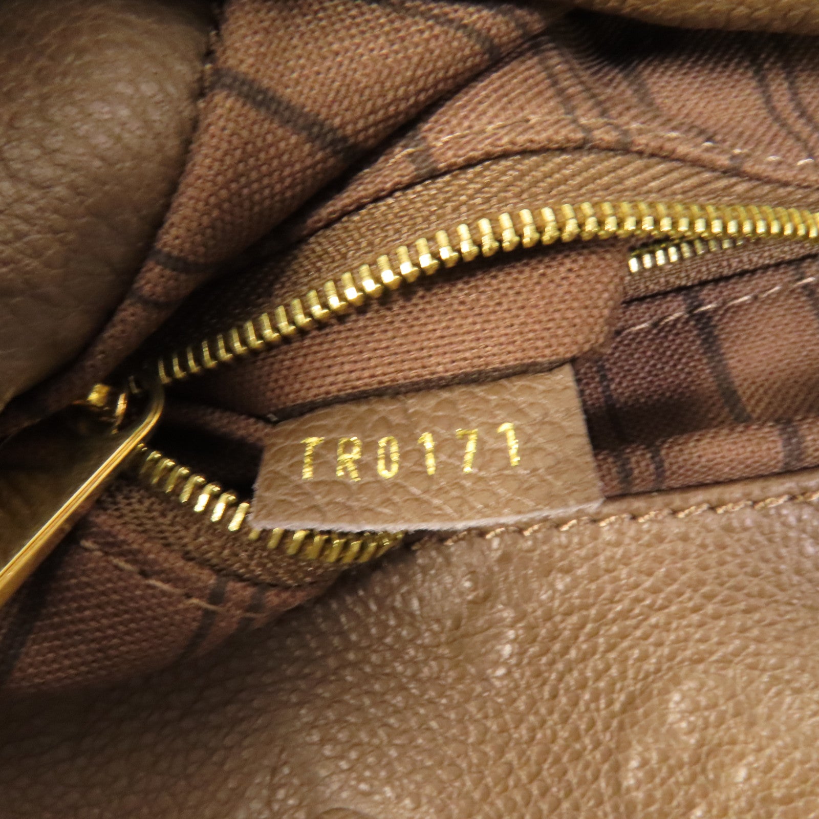 LOUIS VUITTON Monogram Empreinte Artsy MM Shoulder Bag肩背袋