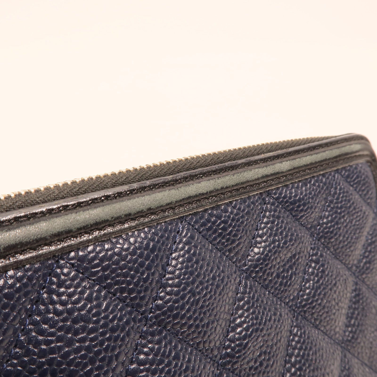 CHANEL 牛皮皮革Filigree Zipper Chain Bag金扣鏈帶肩背袋