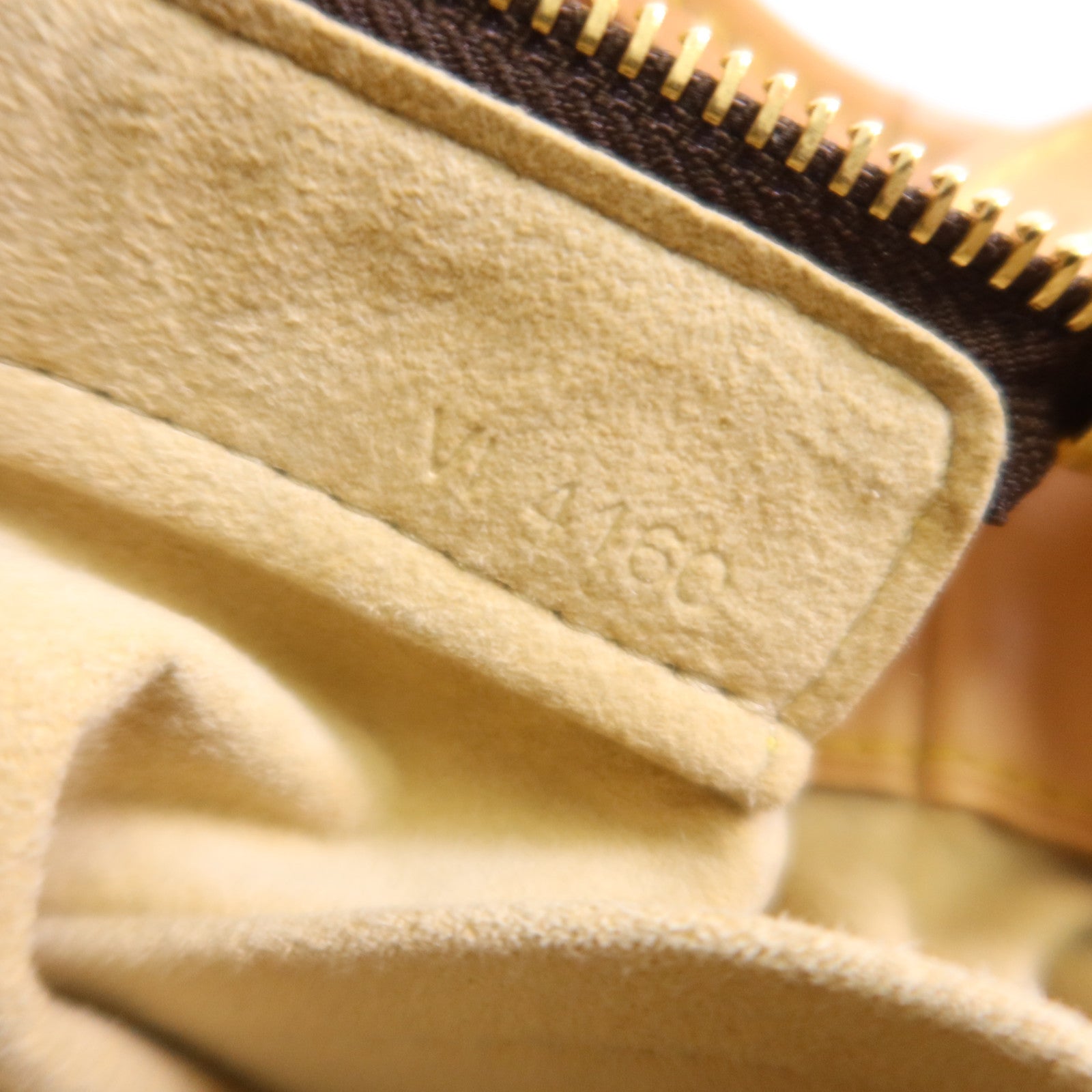 LOUIS VUITTON Monogram Boetie MM金扣肩背袋