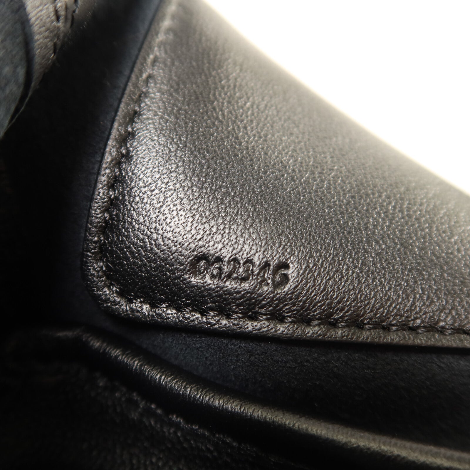 LOEWE 羊皮皮革Small Squeeze Bag鏈帶肩背袋