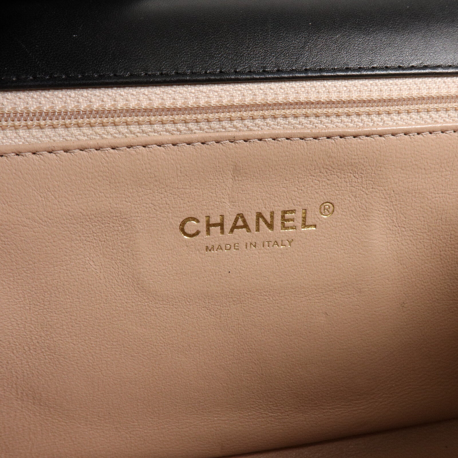 CHANEL 牛皮皮革CC Filigree鏈帶肩背袋