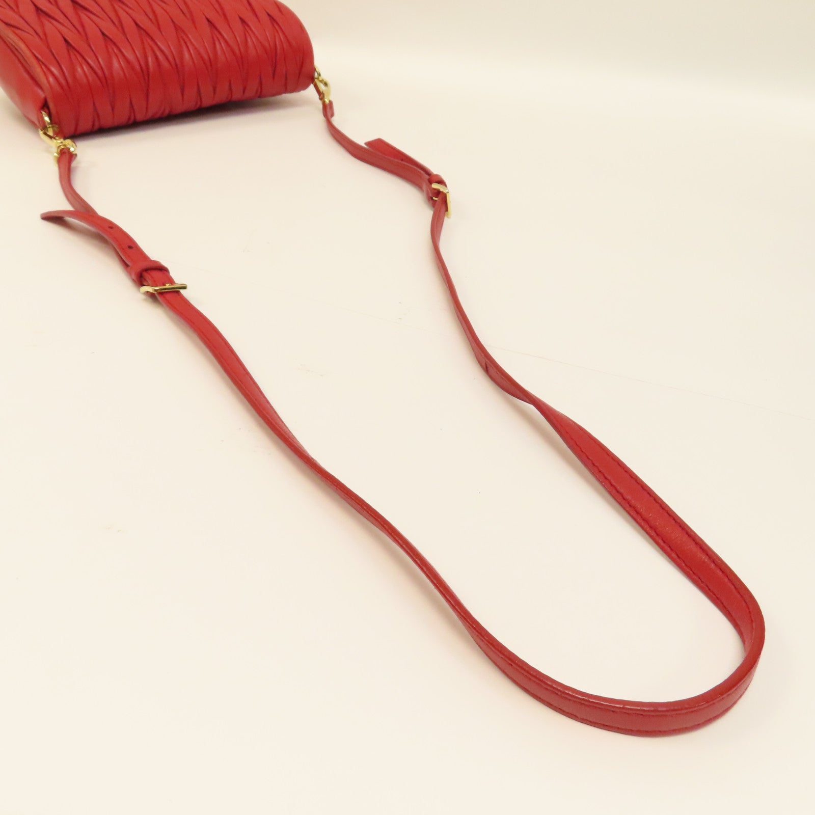 Miu Miu 羊皮皮革Shoulder Bag金扣肩背袋紅色