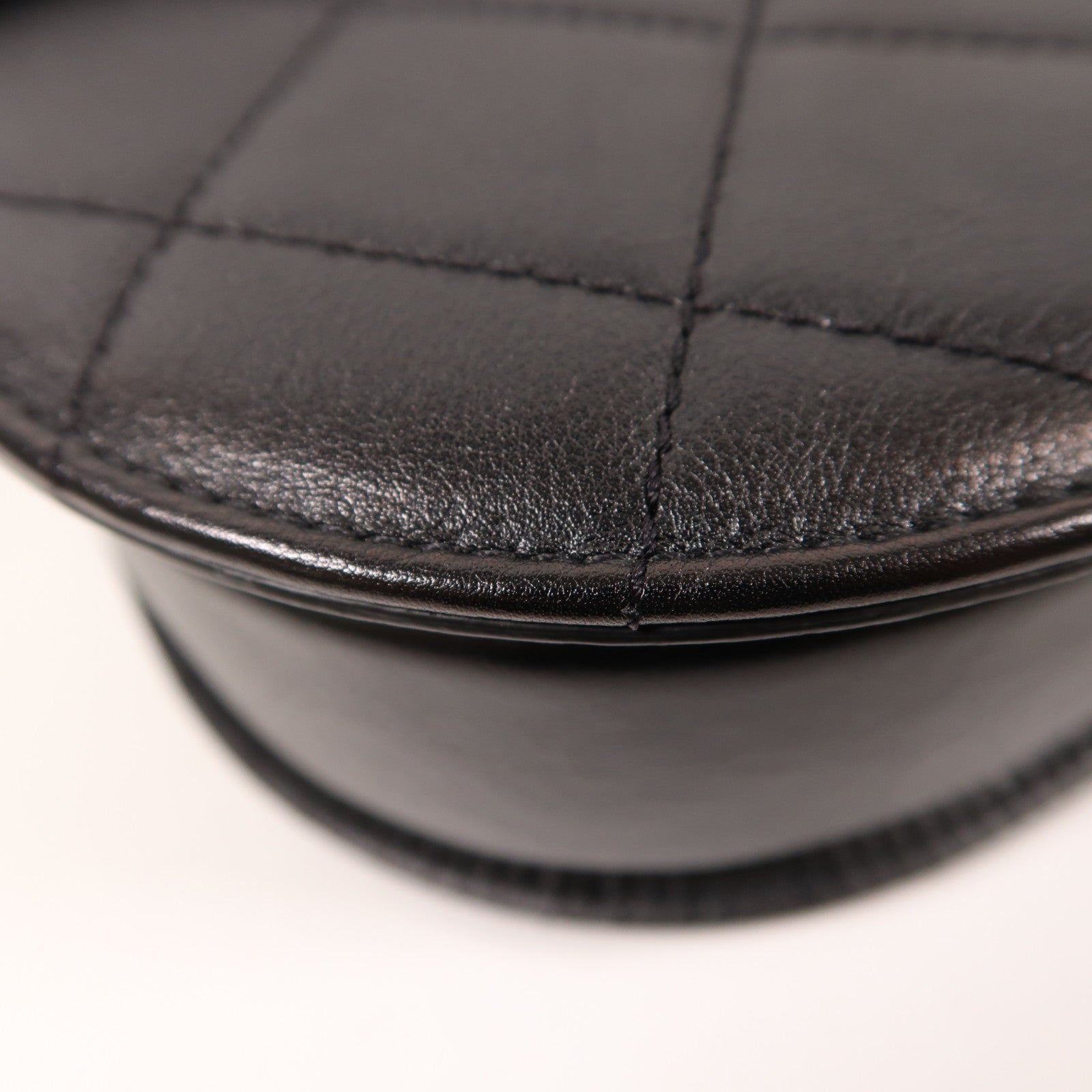 CHANEL 牛皮皮革Chain Shoulder金扣鏈帶肩背袋