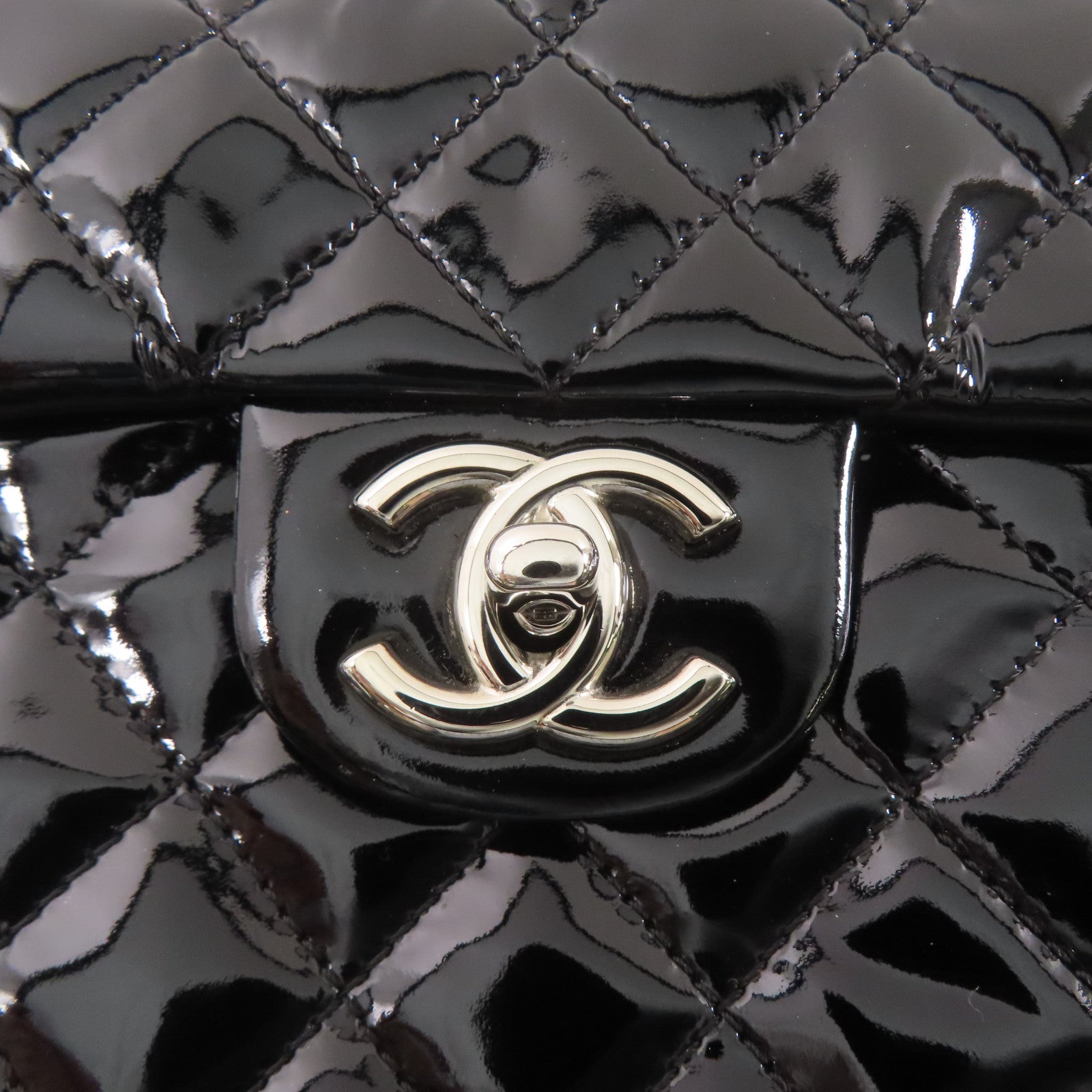CHANEL 漆皮皮革Upside Down銀扣鏈帶肩背袋黑色