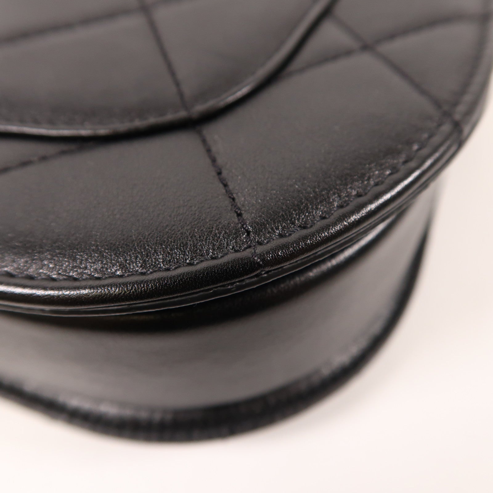 CHANEL 牛皮皮革Chain Shoulder金扣鏈帶肩背袋