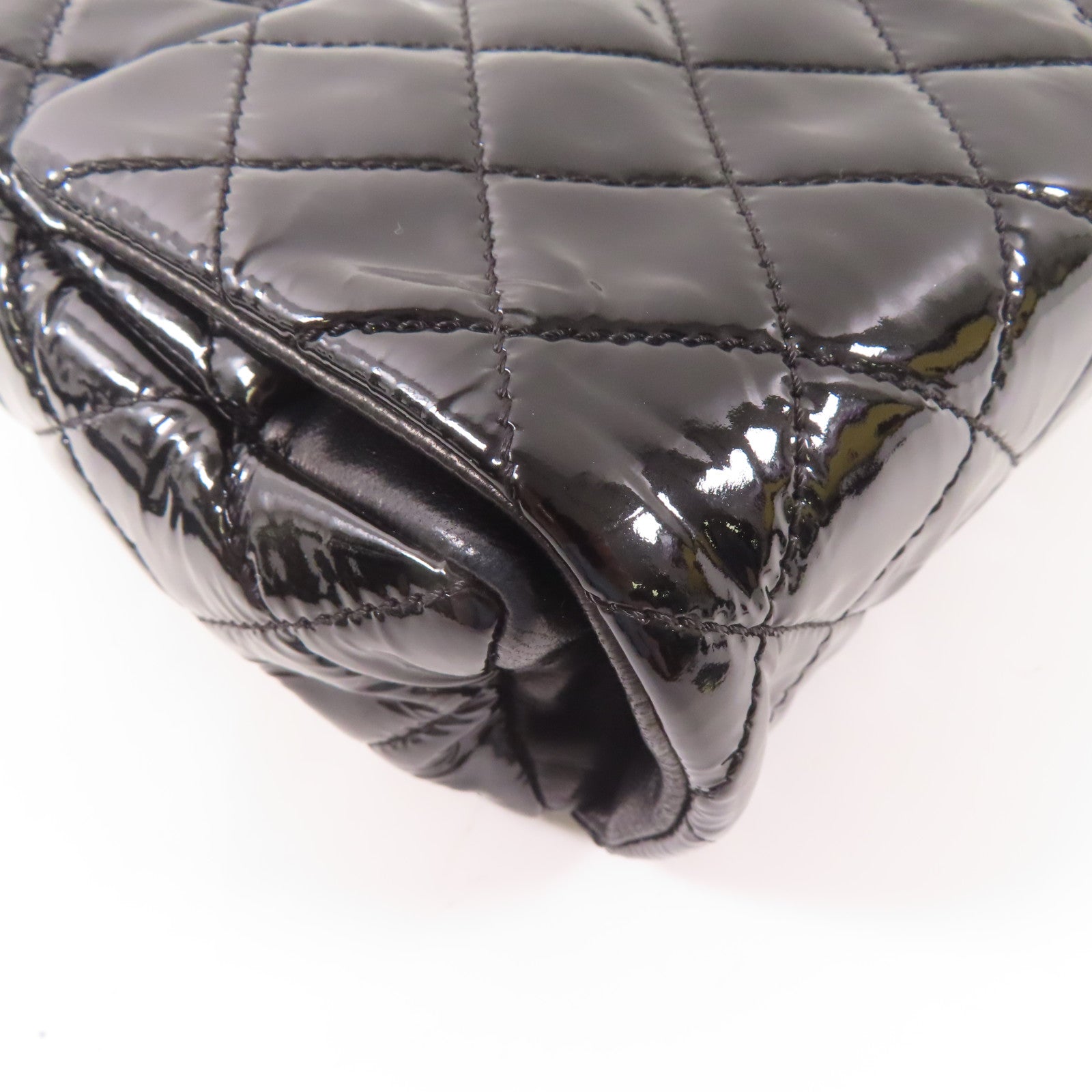 CHANEL 漆皮皮革Upside Down銀扣鏈帶肩背袋黑色