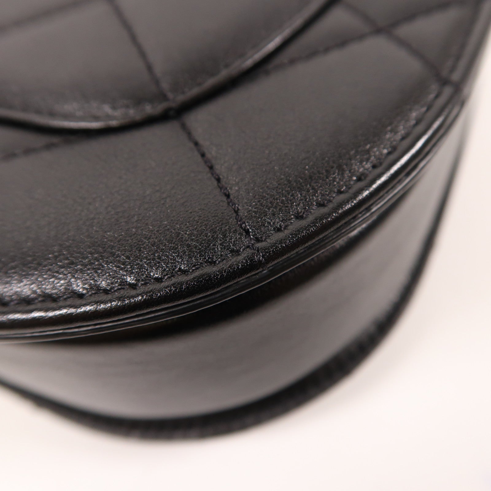 CHANEL 牛皮皮革Chain Shoulder金扣鏈帶肩背袋