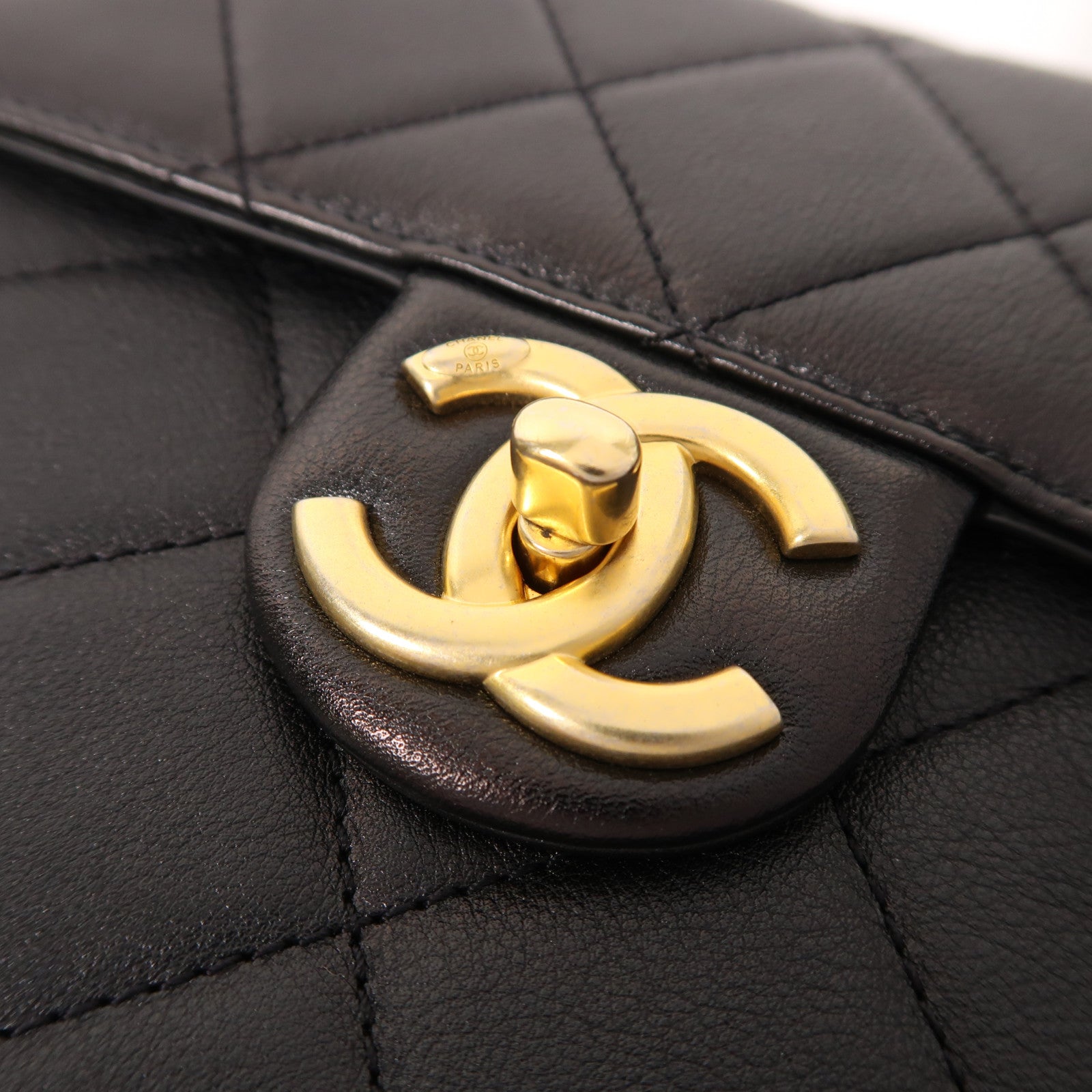 CHANEL 牛皮皮革Chain Shoulder金扣鏈帶肩背袋