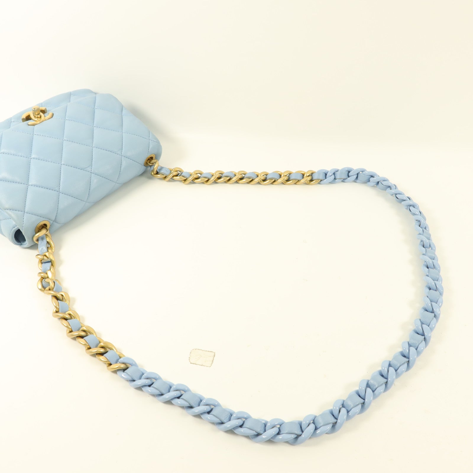 CHANEL 羊皮皮革Lacquered Chain Flap Bag鏈帶肩背袋