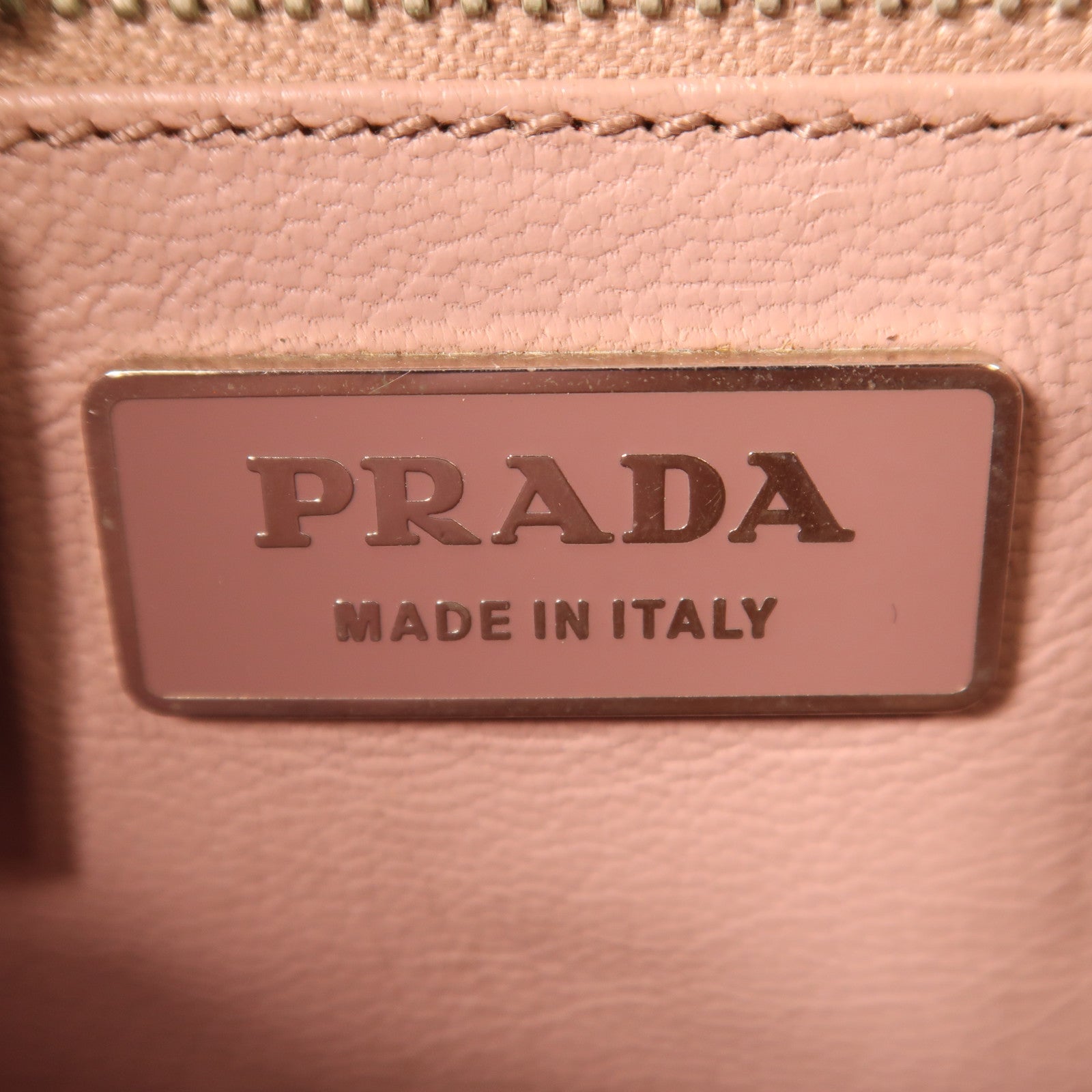 PRADA 鱷魚皮革Cocco Pocket D1銀扣肩背袋