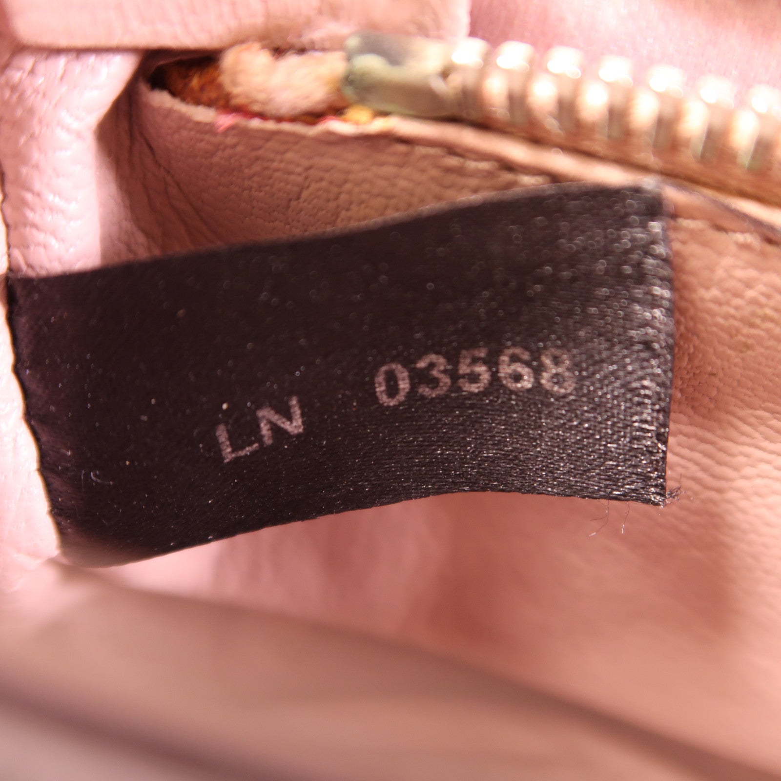 PRADA 鱷魚皮革Cocco Pocket D1銀扣肩背袋