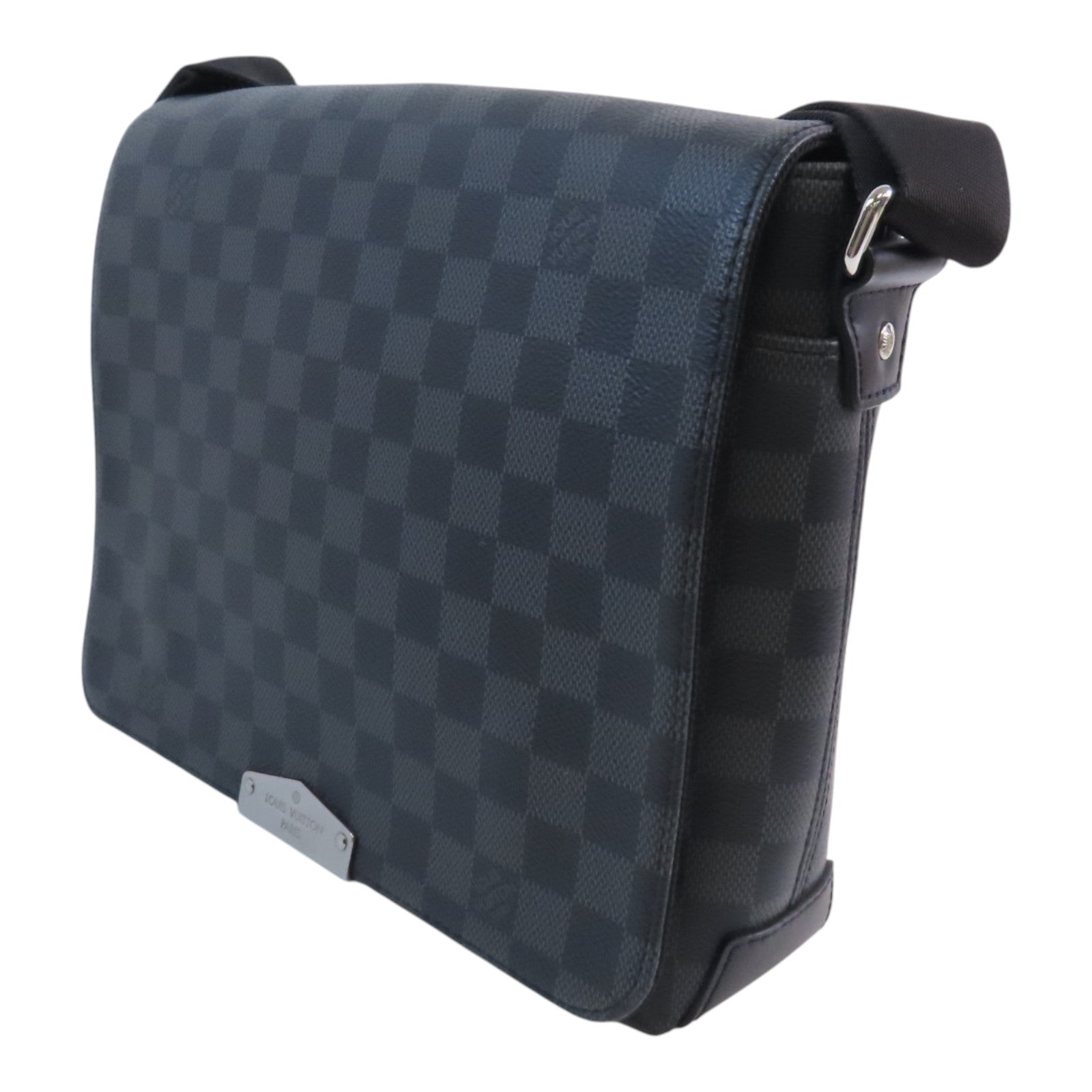 LOUIS VUITTON Damier Graphite District PM Shoulder Bag銀扣肩背袋