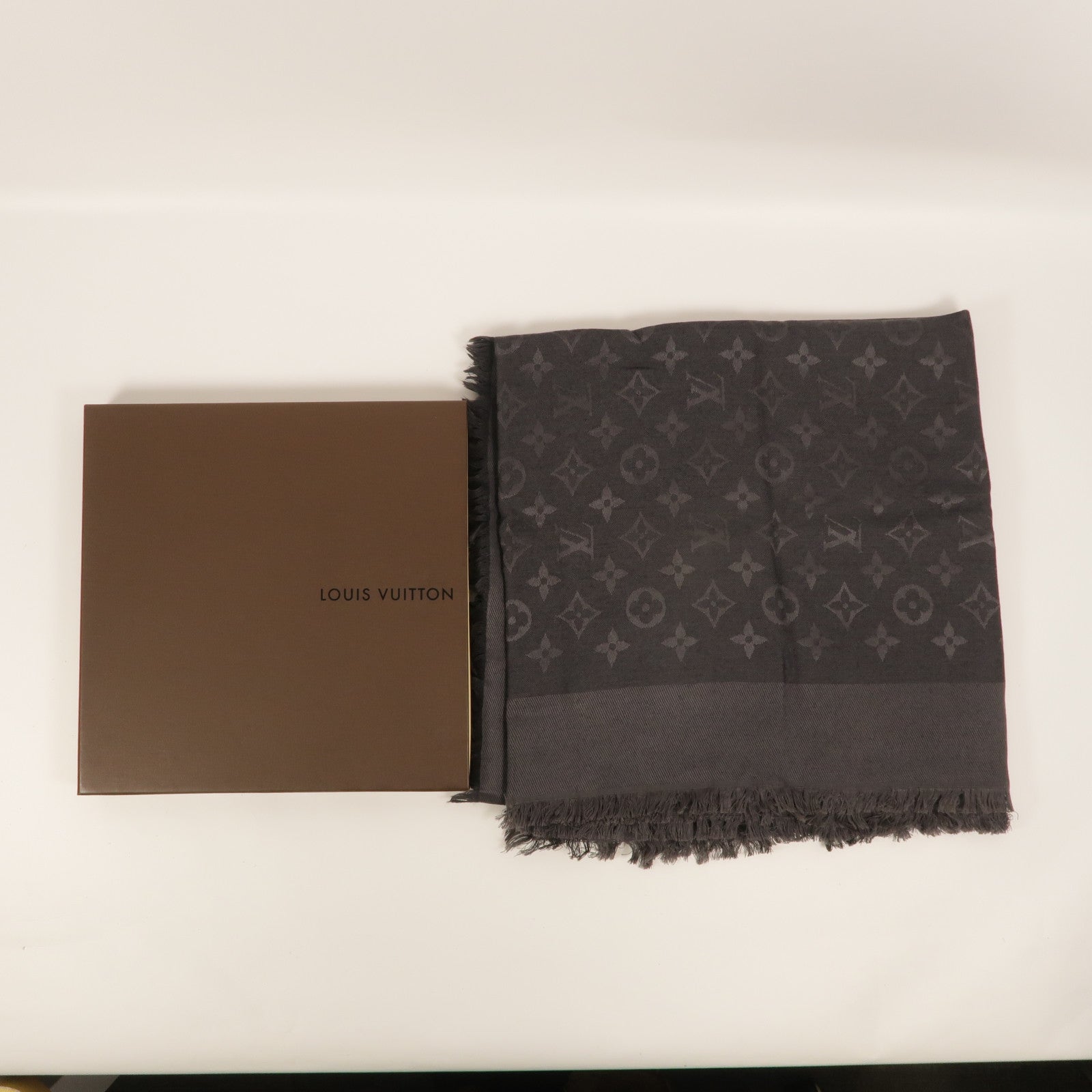 LOUIS VUITTON 絲質/羊毛Monogram Shine Shawl 142X142cm披肩/圍巾