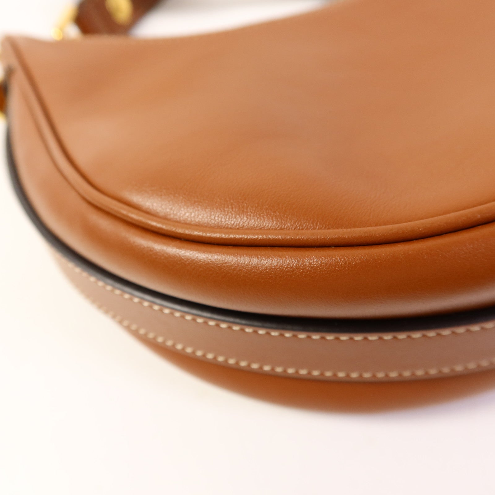 CELINE 牛皮皮革Ava Medium金扣肩背袋