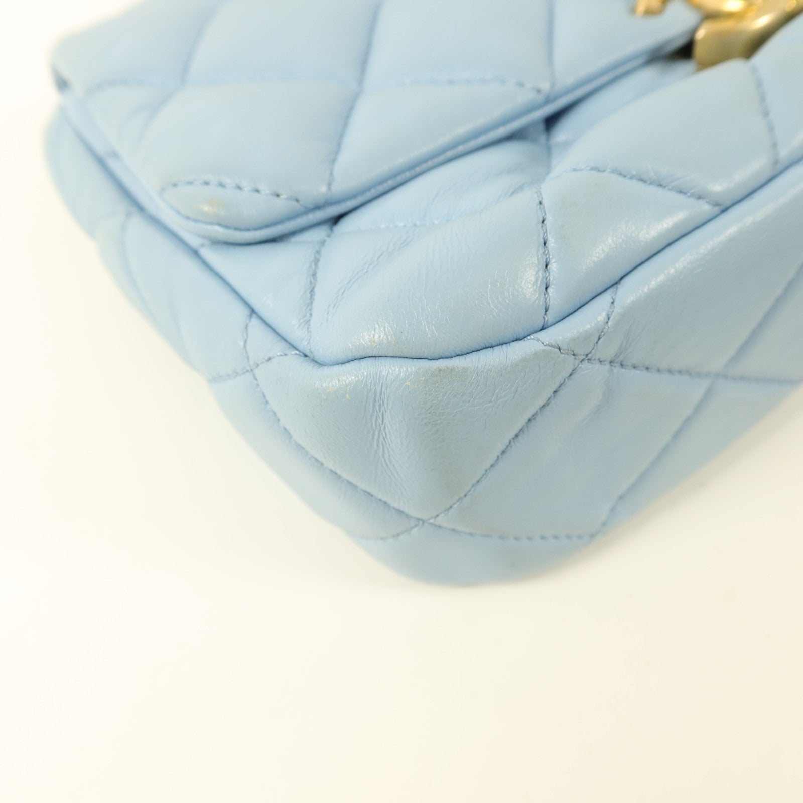 CHANEL 羊皮皮革Lacquered Chain Flap Bag鏈帶肩背袋