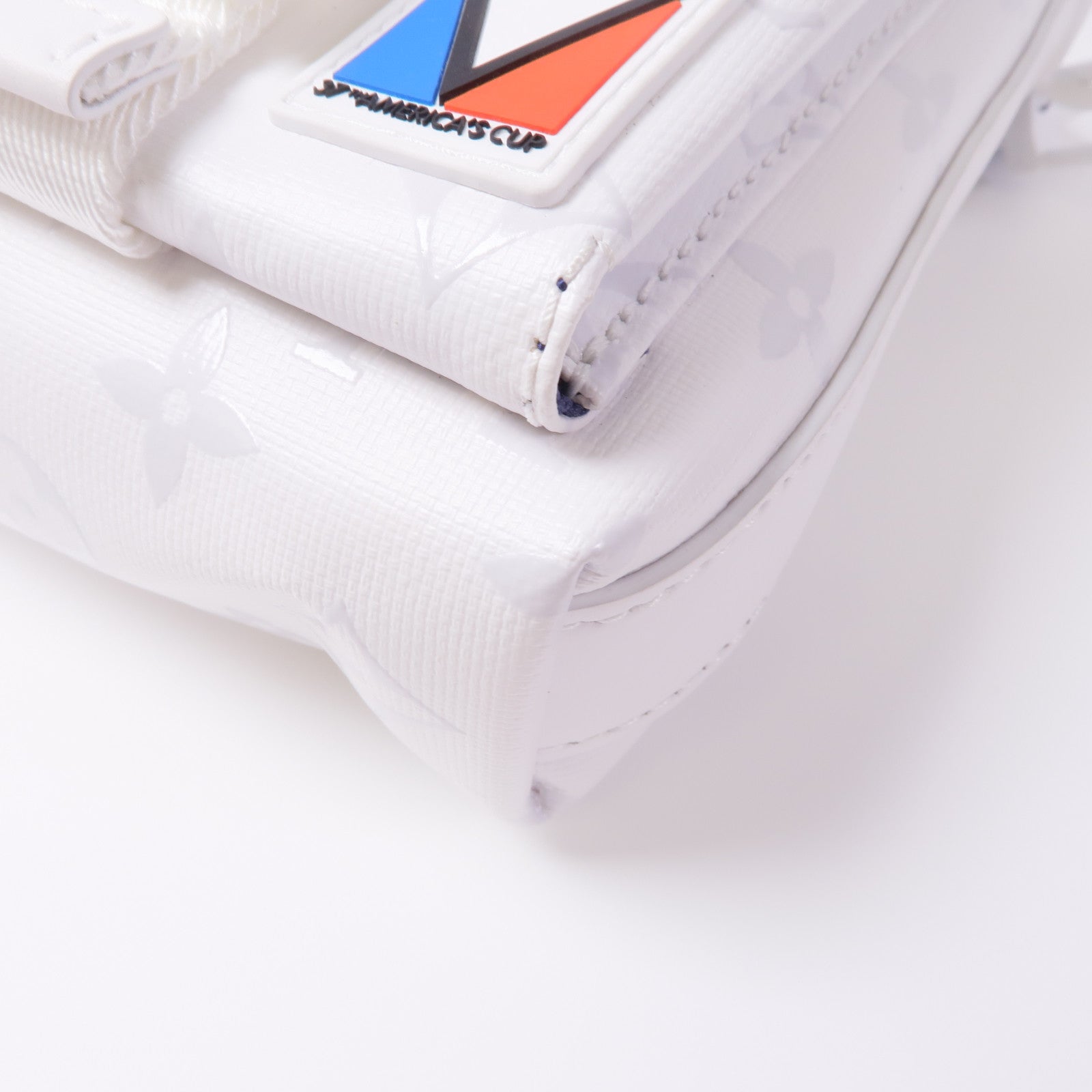 LOUIS VUITTON Float Wearable Wallet Shoulder Bag M11698 Monogram Storm White