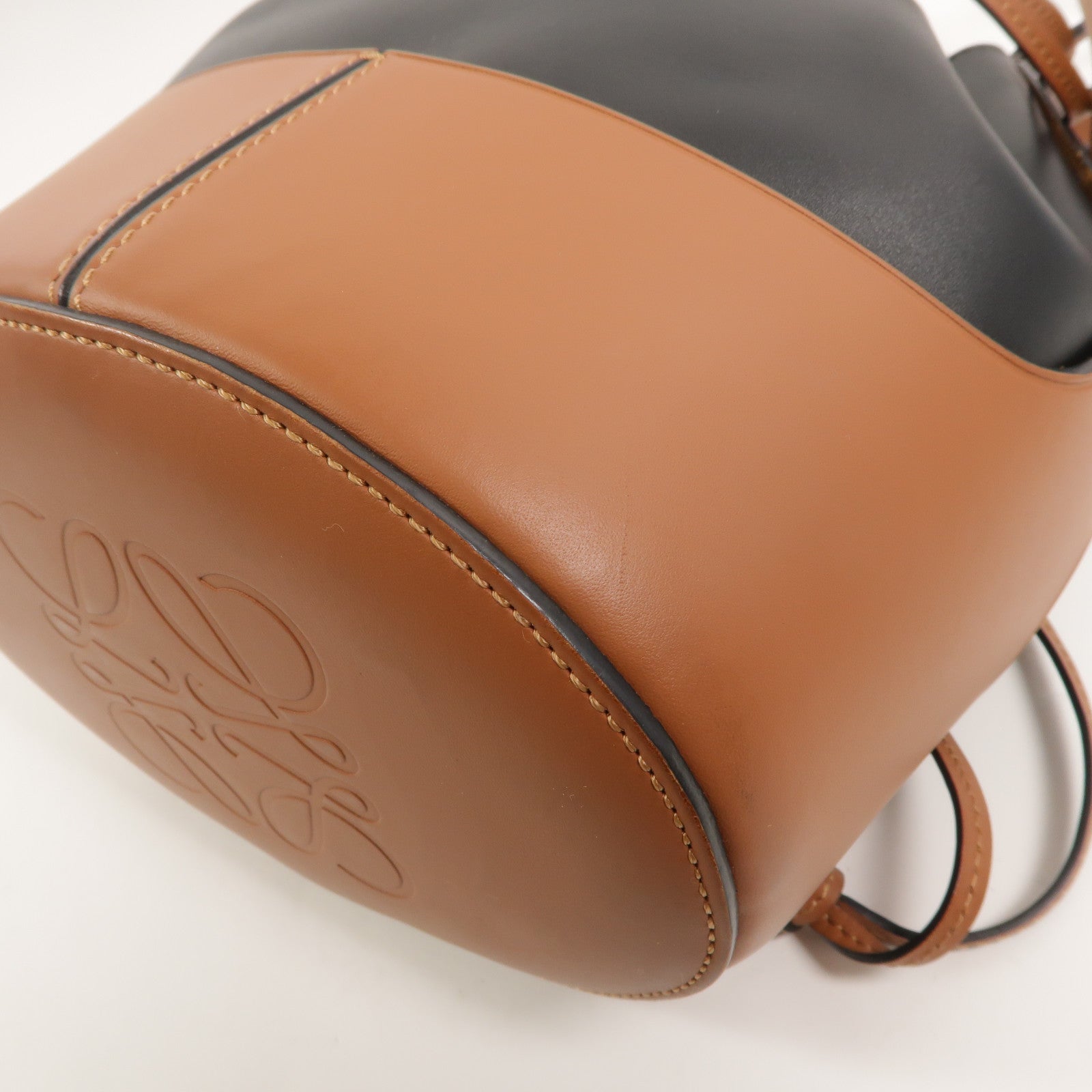 LOEWE 牛皮皮革Balloon Small肩背袋