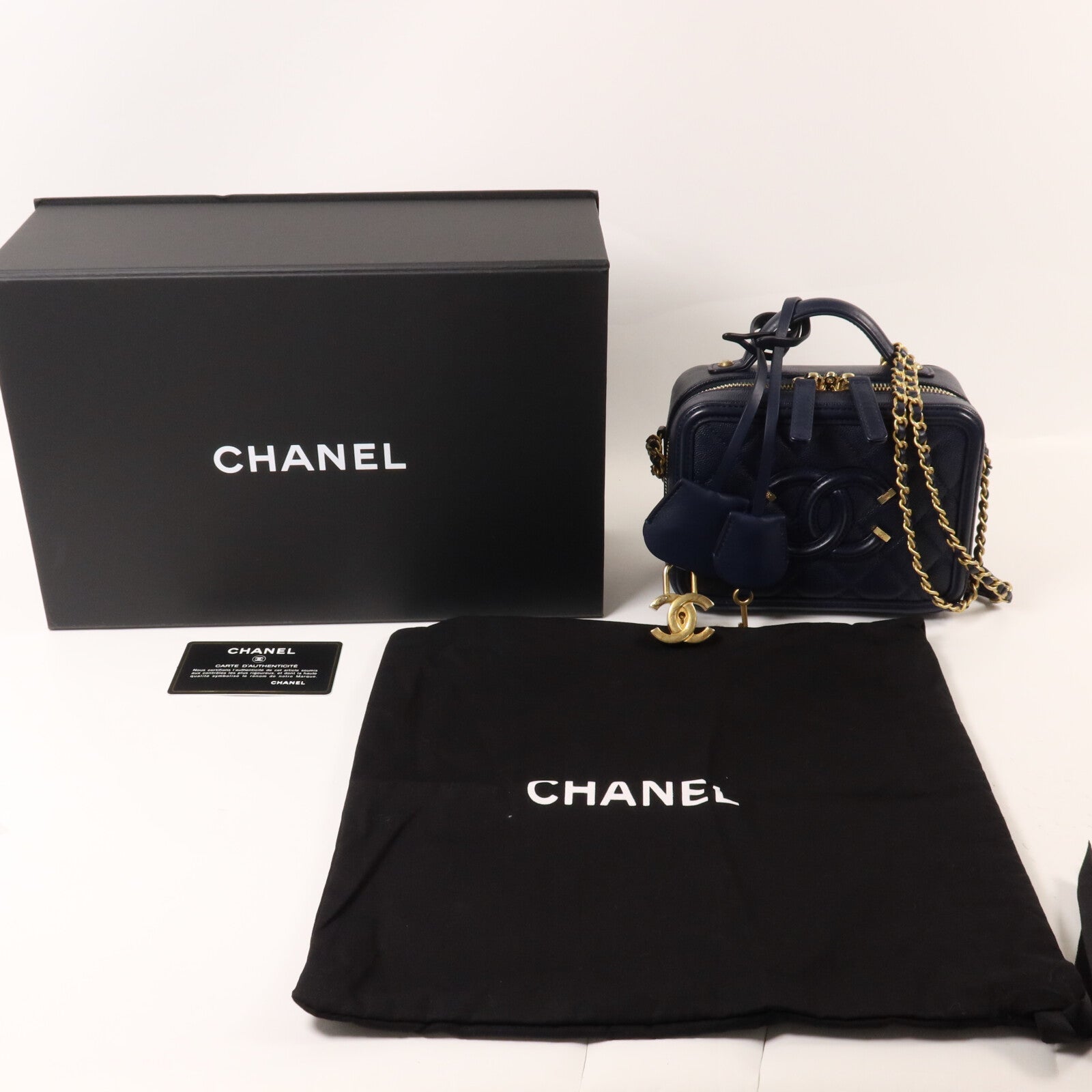 CHANEL 牛皮皮革Filigree Vanity Case鏈帶手挽肩背兩用袋