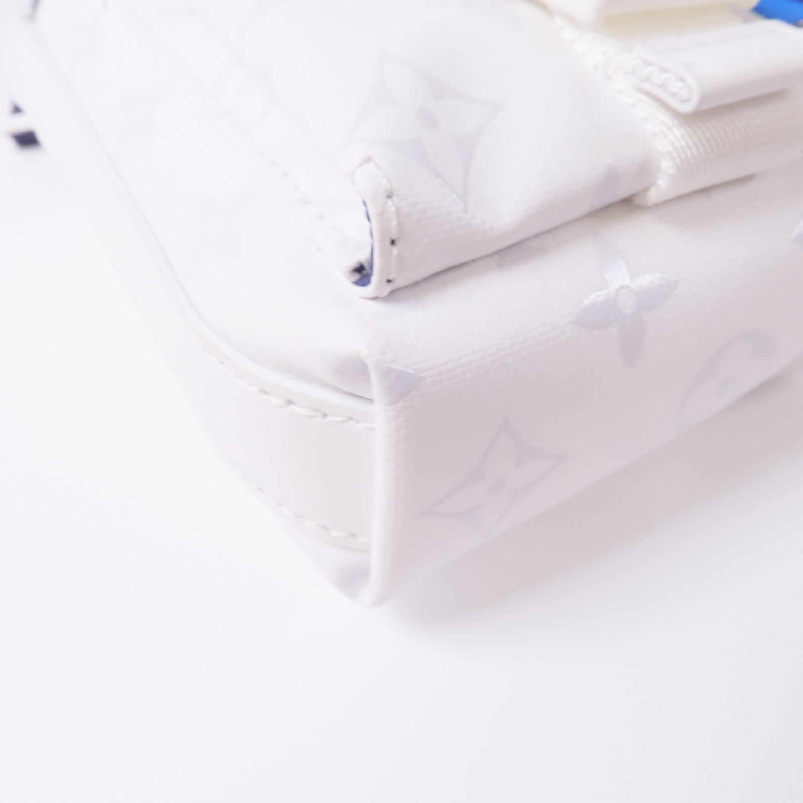 LOUIS VUITTON Float Wearable Wallet Shoulder Bag M11698 Monogram Storm White