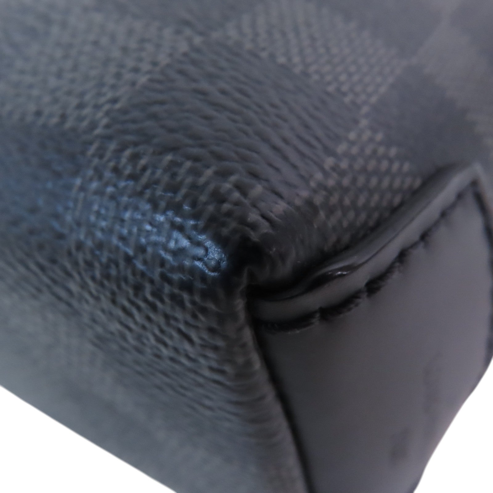 LOUIS VUITTON Damier Graphite District PM Shoulder Bag銀扣肩背袋